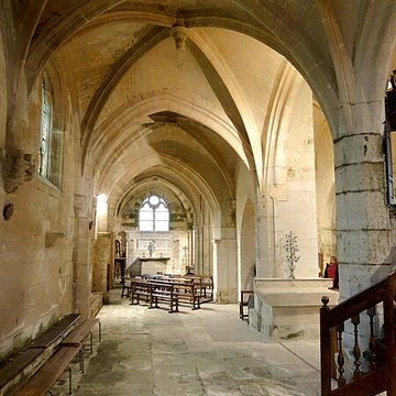 Église Saint-Quentin de Nucourt et croix