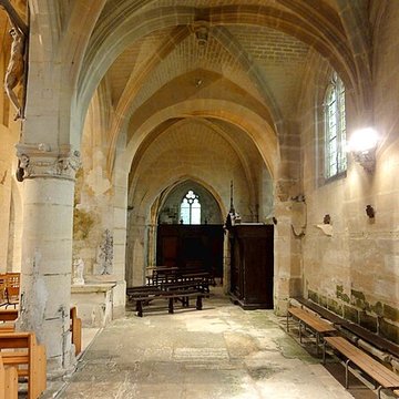 Église Saint-Quentin de Nucourt et croix