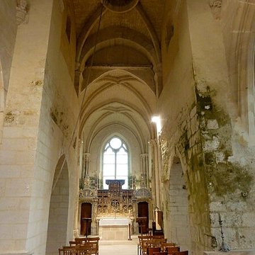 Église Saint-Quentin de Nucourt et croix