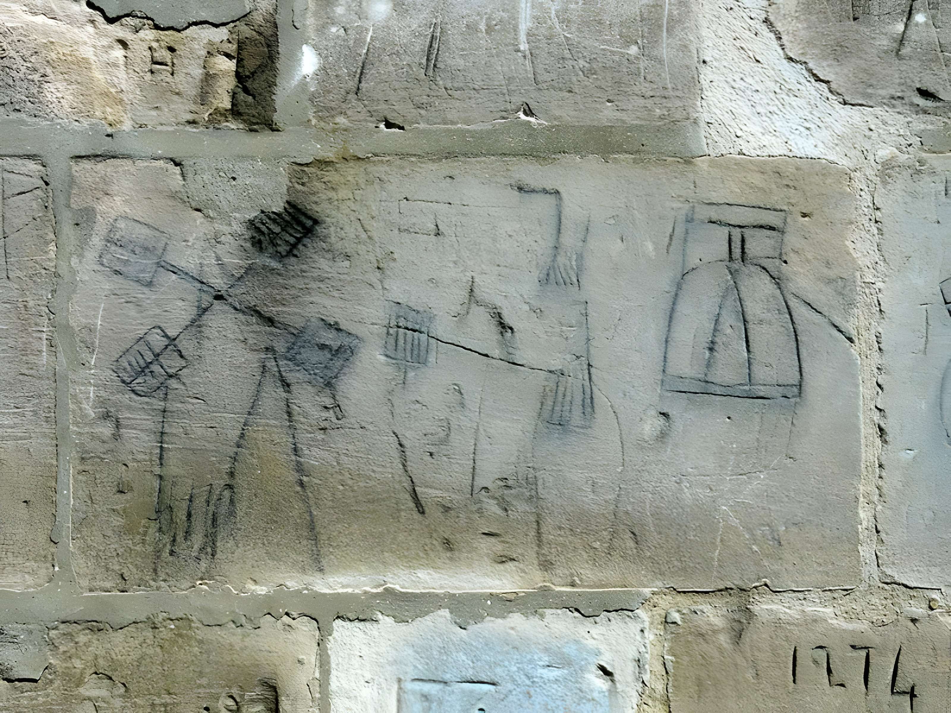 Église Saint-Quentin de Nucourt et croix