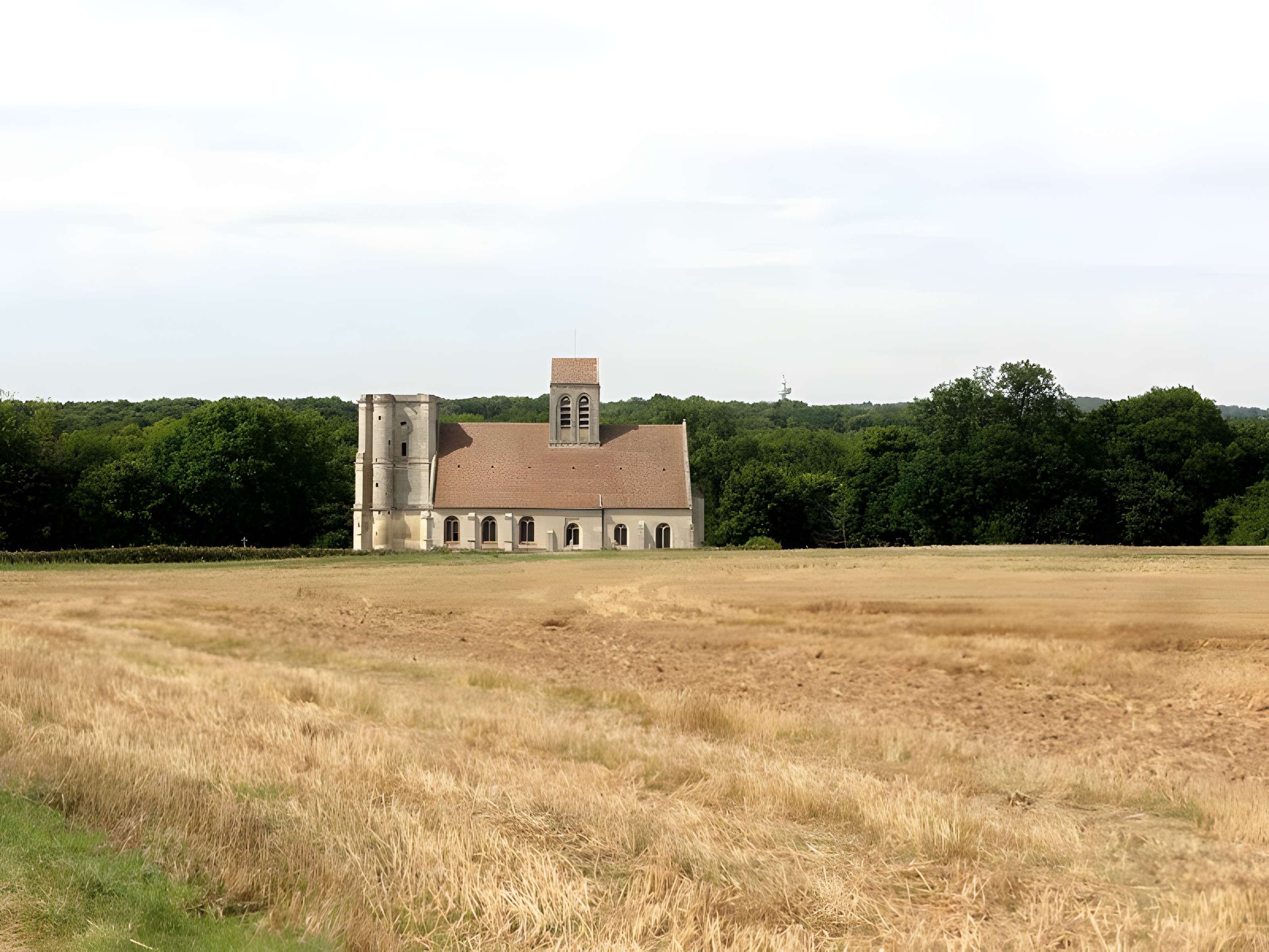 Église Saint-Quentin de Nucourt et croix
