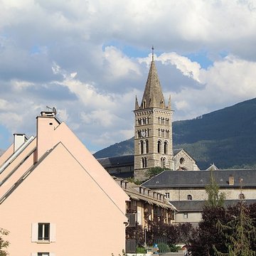 Cathédrale Notre-Dame dEmbrun