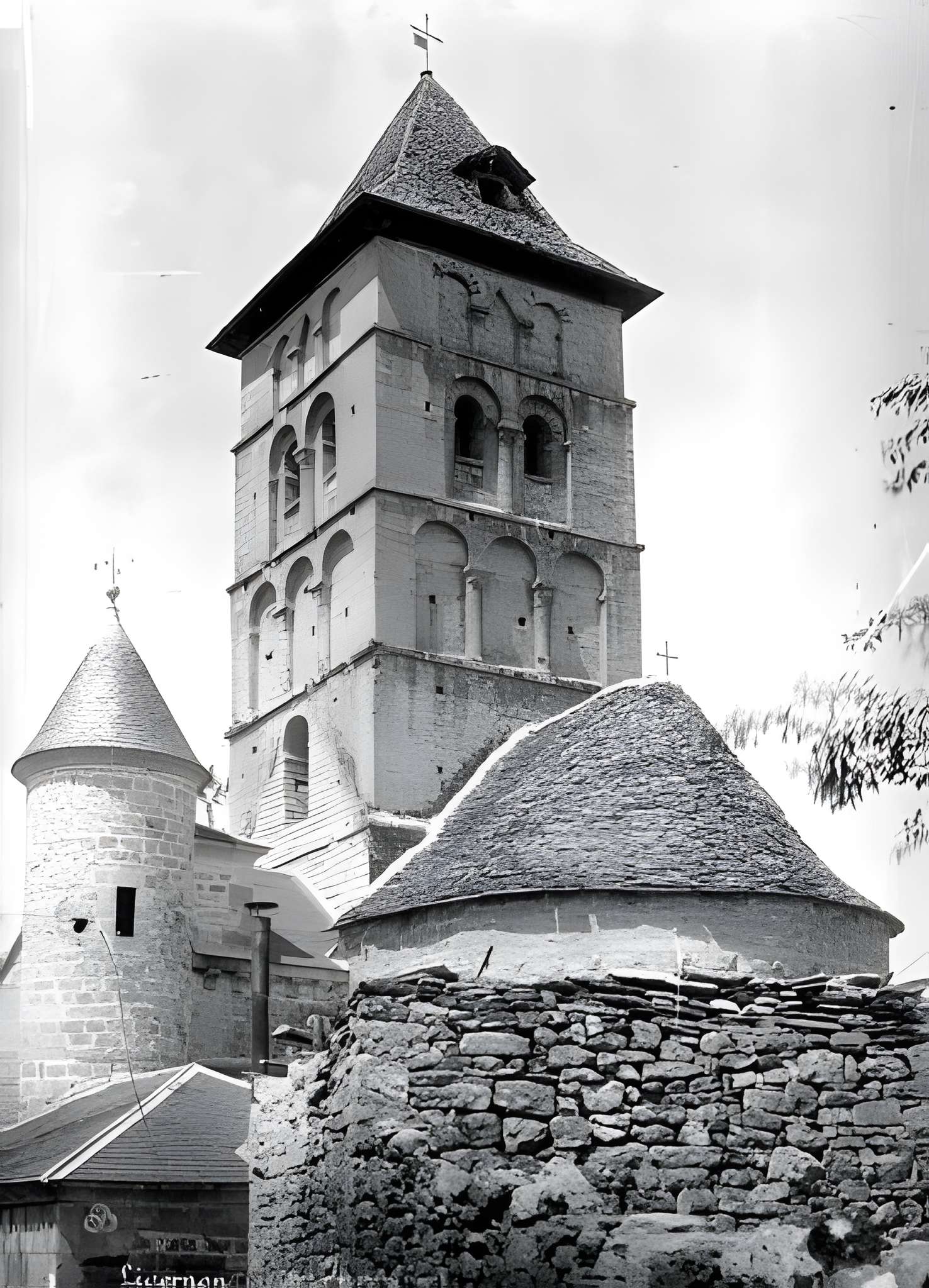 Église Saint-Rémy-et-Saint-Namphaise de Livernon
