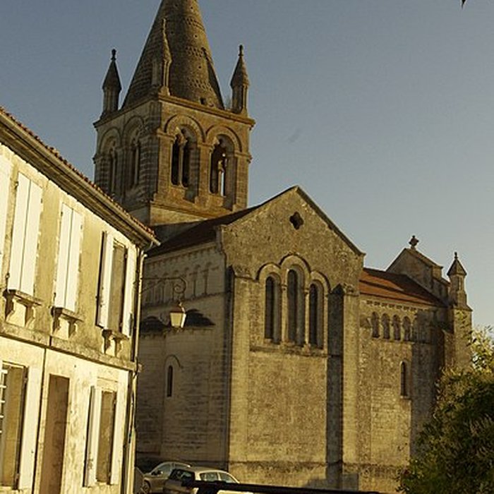 Photo de Église Saint-Romain de Villebois-Lavalette