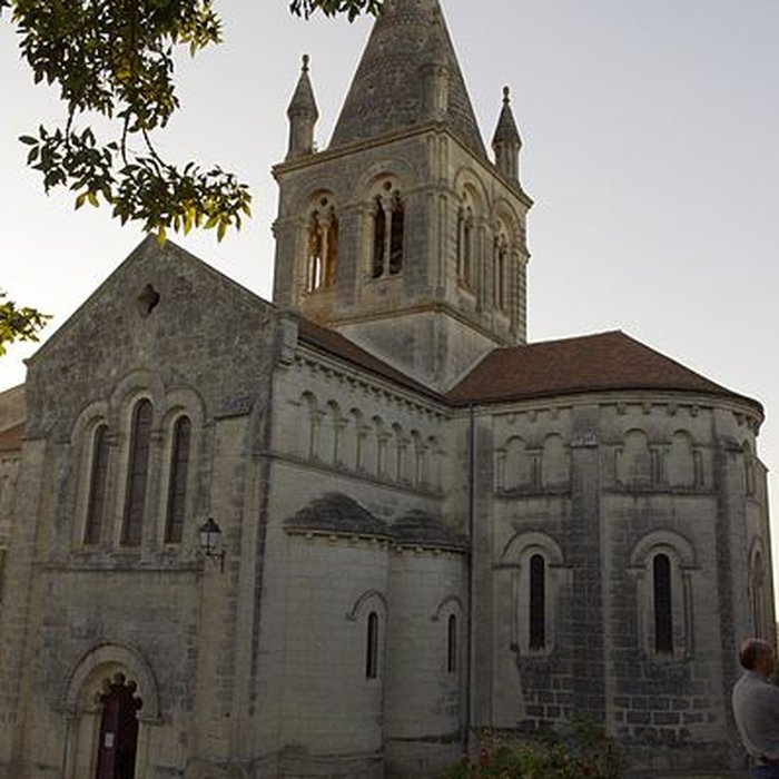 Photo de Église Saint-Romain de Villebois-Lavalette