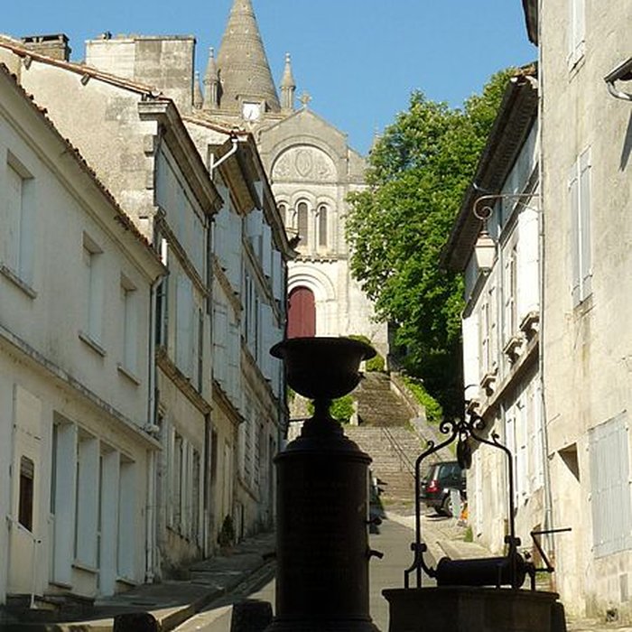 Photo de Église Saint-Romain de Villebois-Lavalette