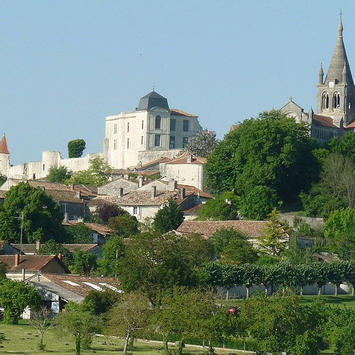Photo de Église Saint-Romain de Villebois-Lavalette