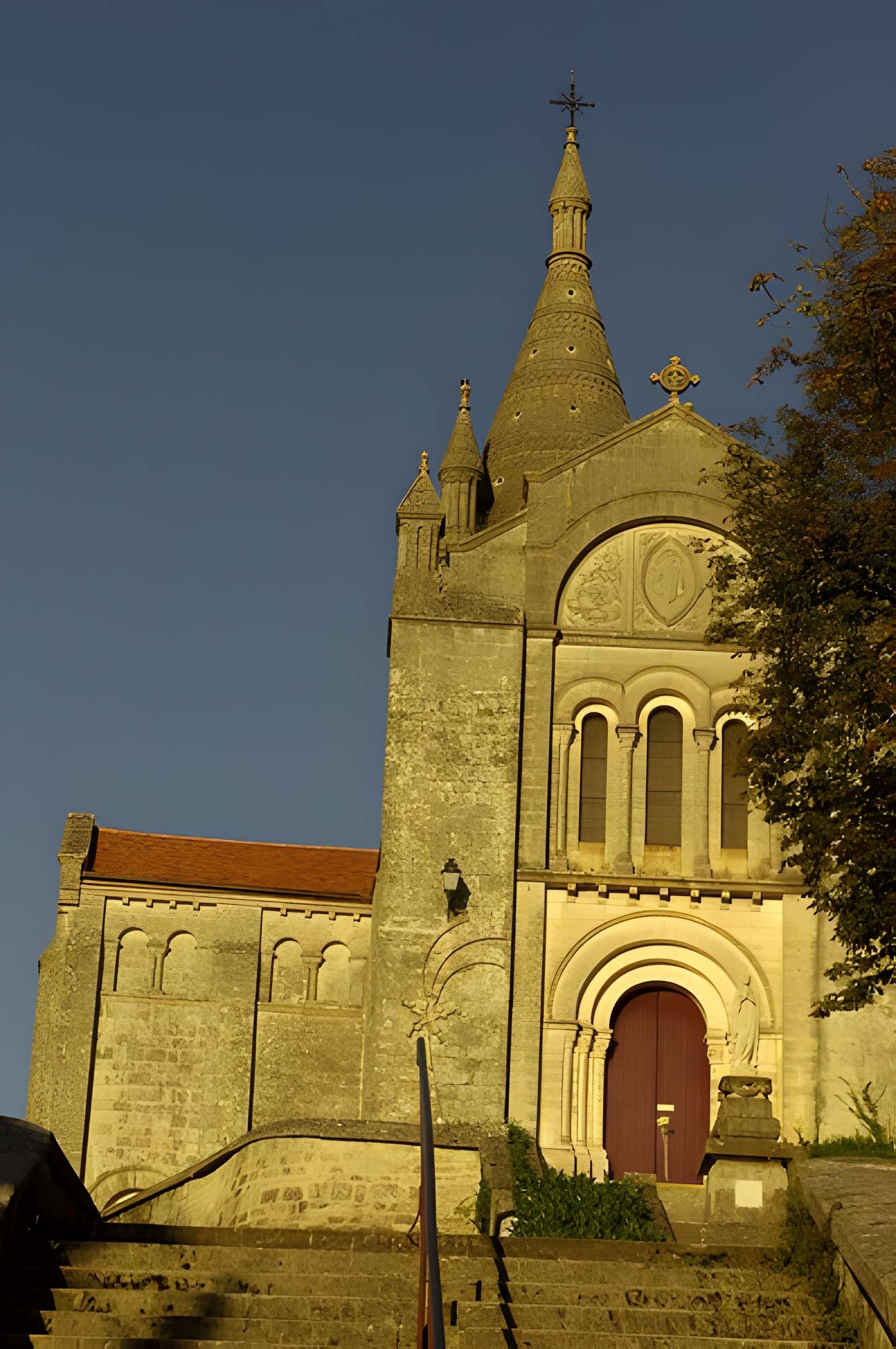 Église Saint-Romain de Villebois-Lavalette