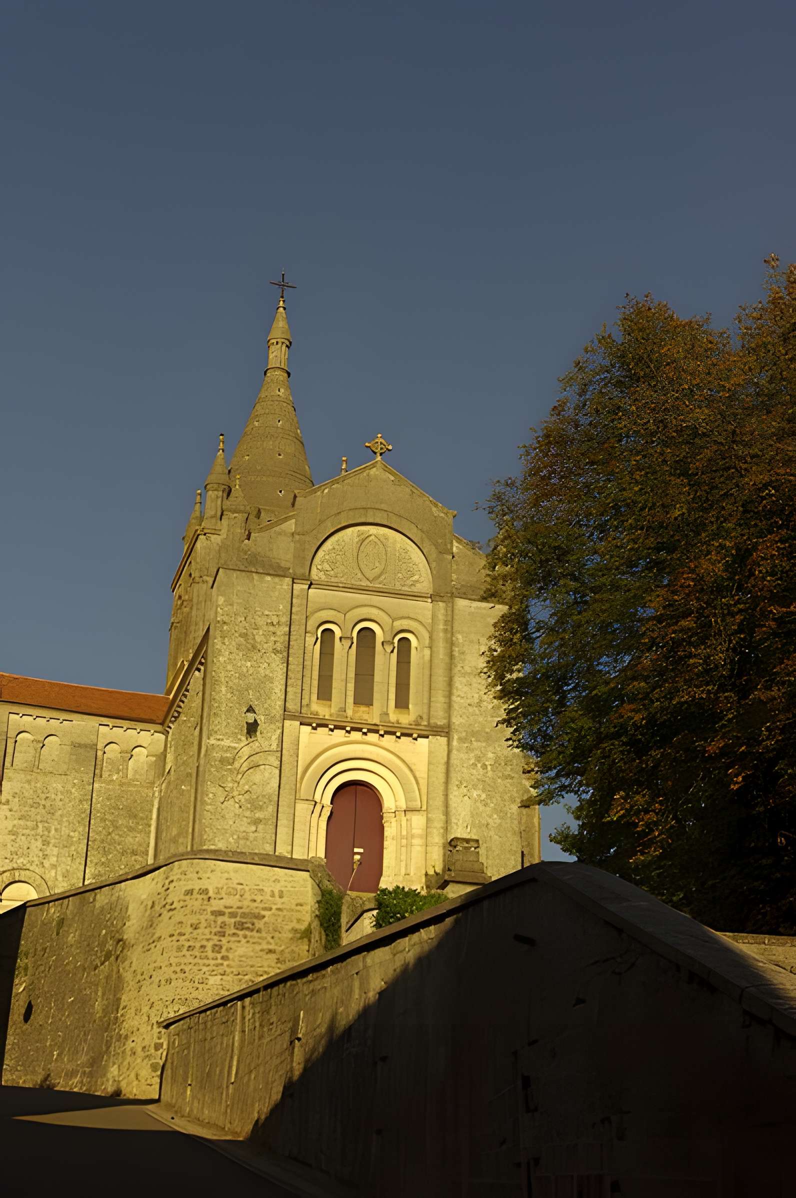 Église Saint-Romain de Villebois-Lavalette