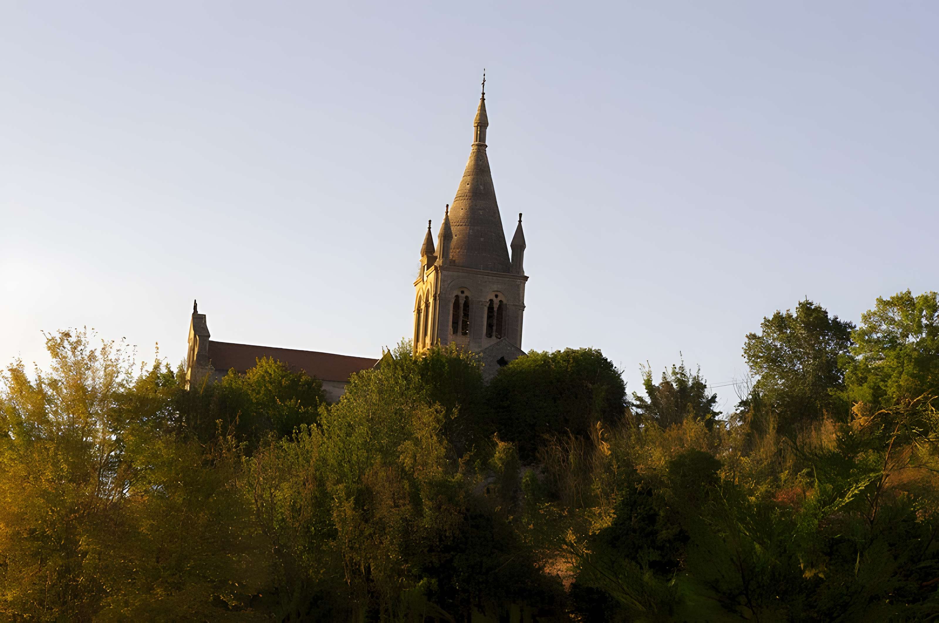 Église Saint-Romain de Villebois-Lavalette