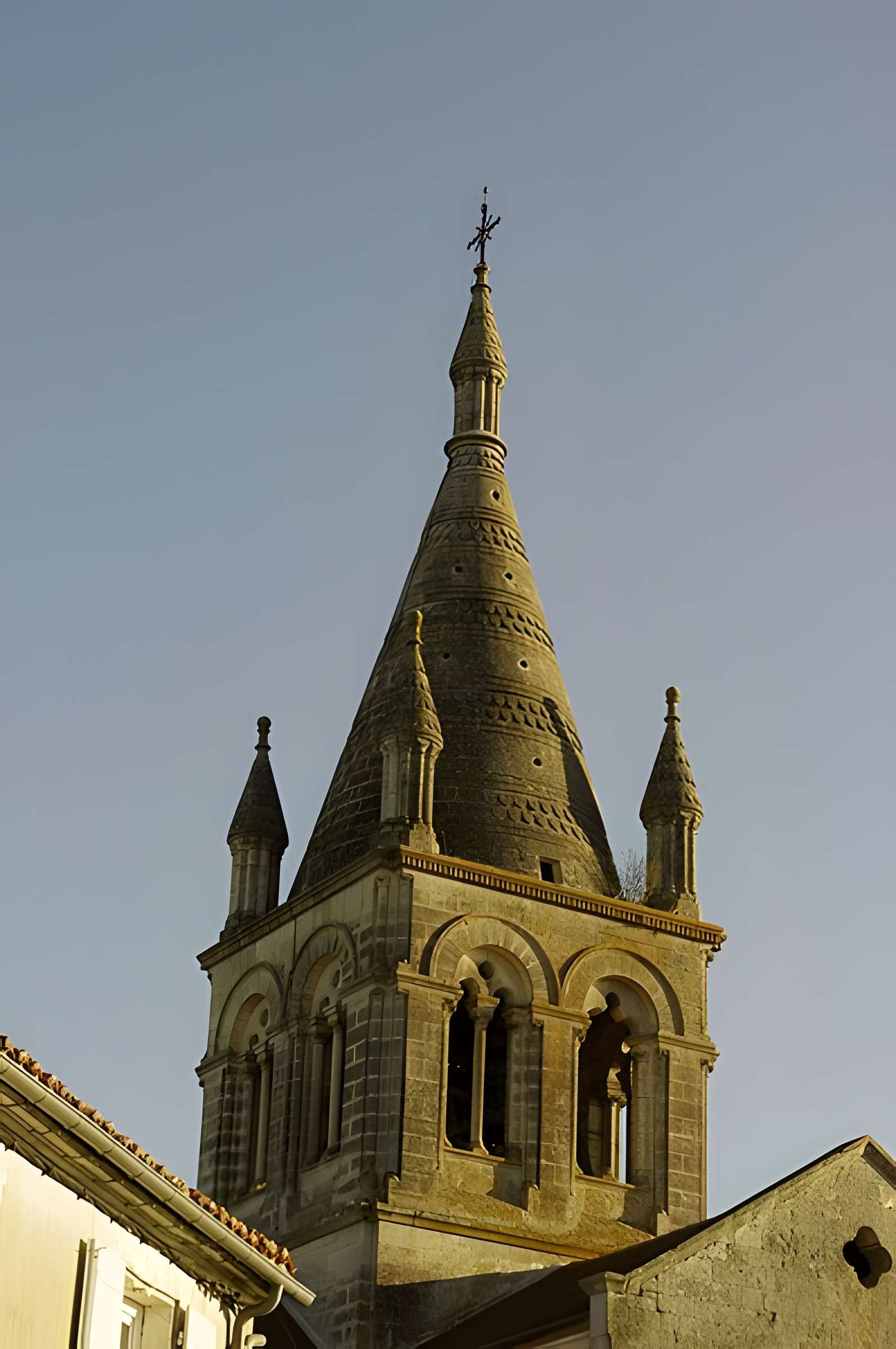 Église Saint-Romain de Villebois-Lavalette