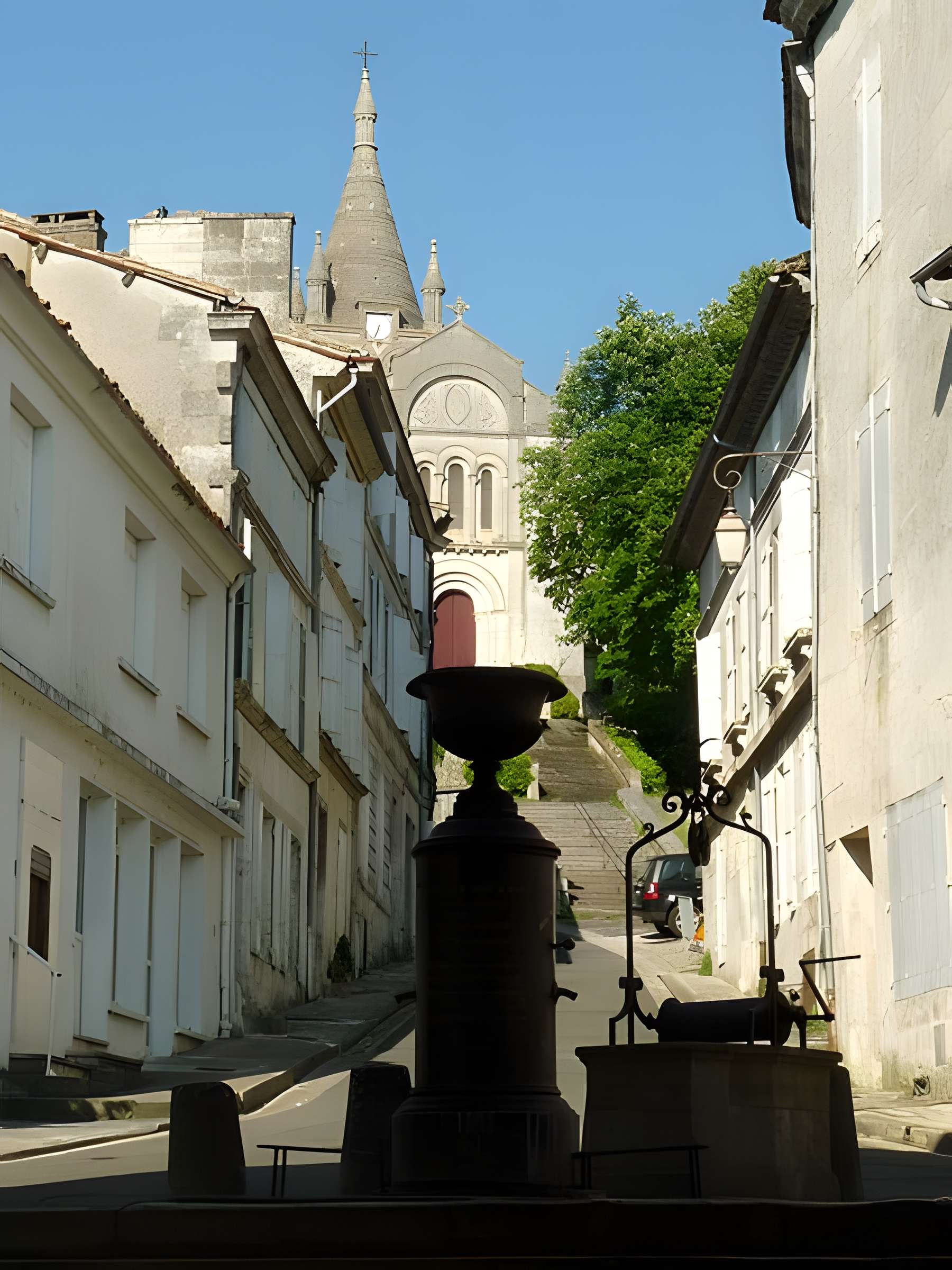 Église Saint-Romain de Villebois-Lavalette