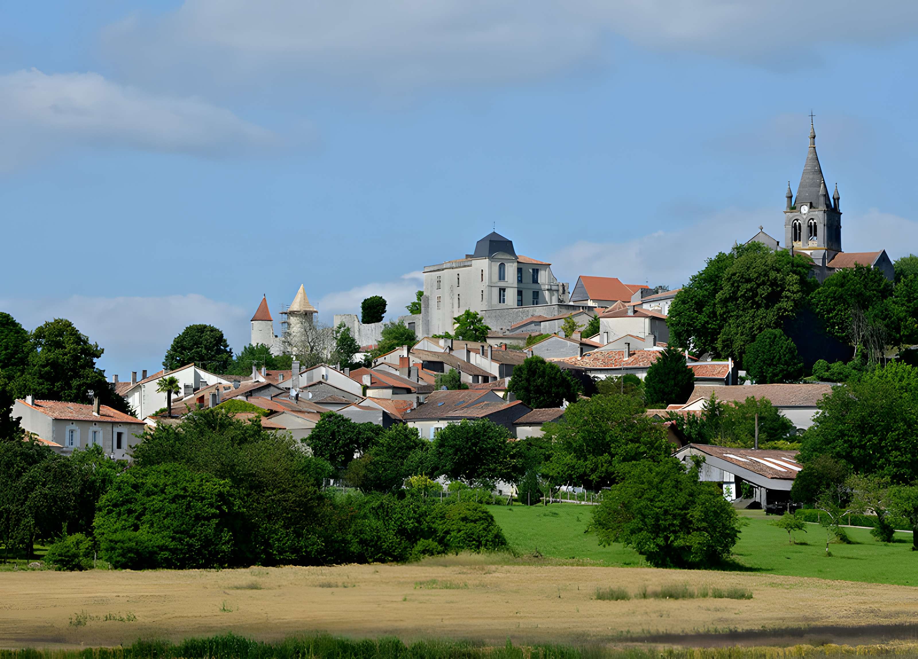 Église Saint-Romain de Villebois-Lavalette