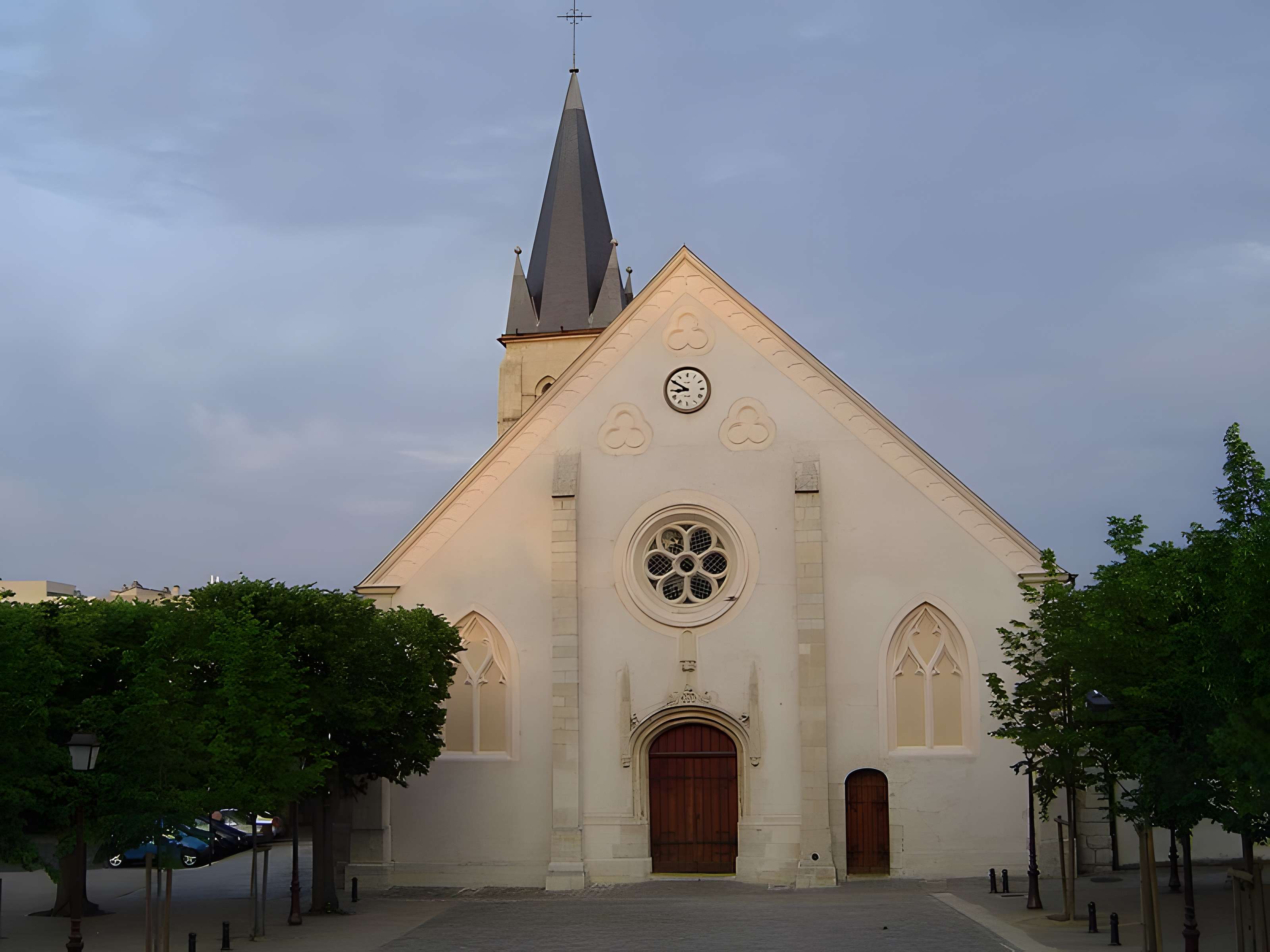 Église Saint-Saturnin d'Antony