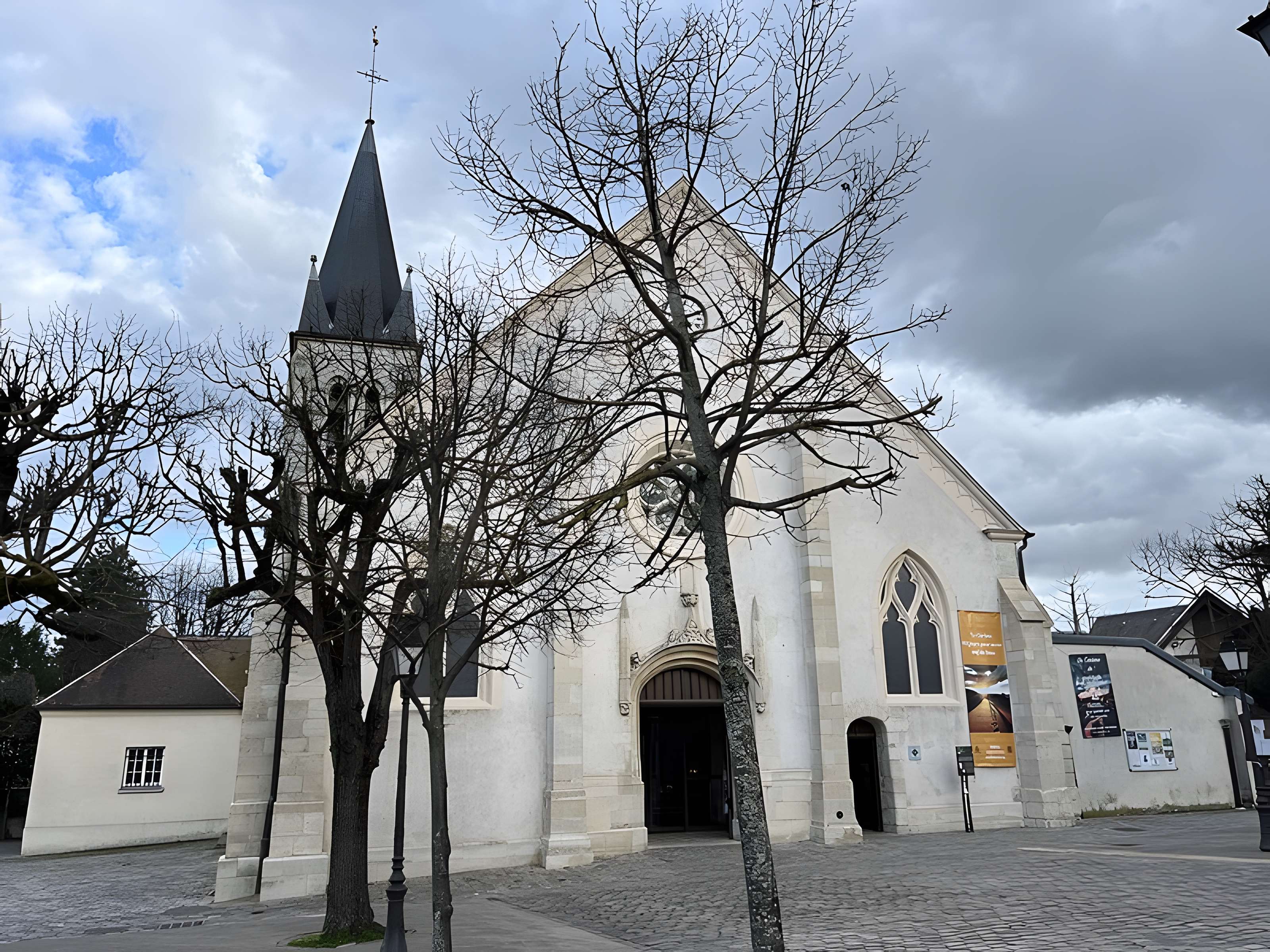 Église Saint-Saturnin d'Antony