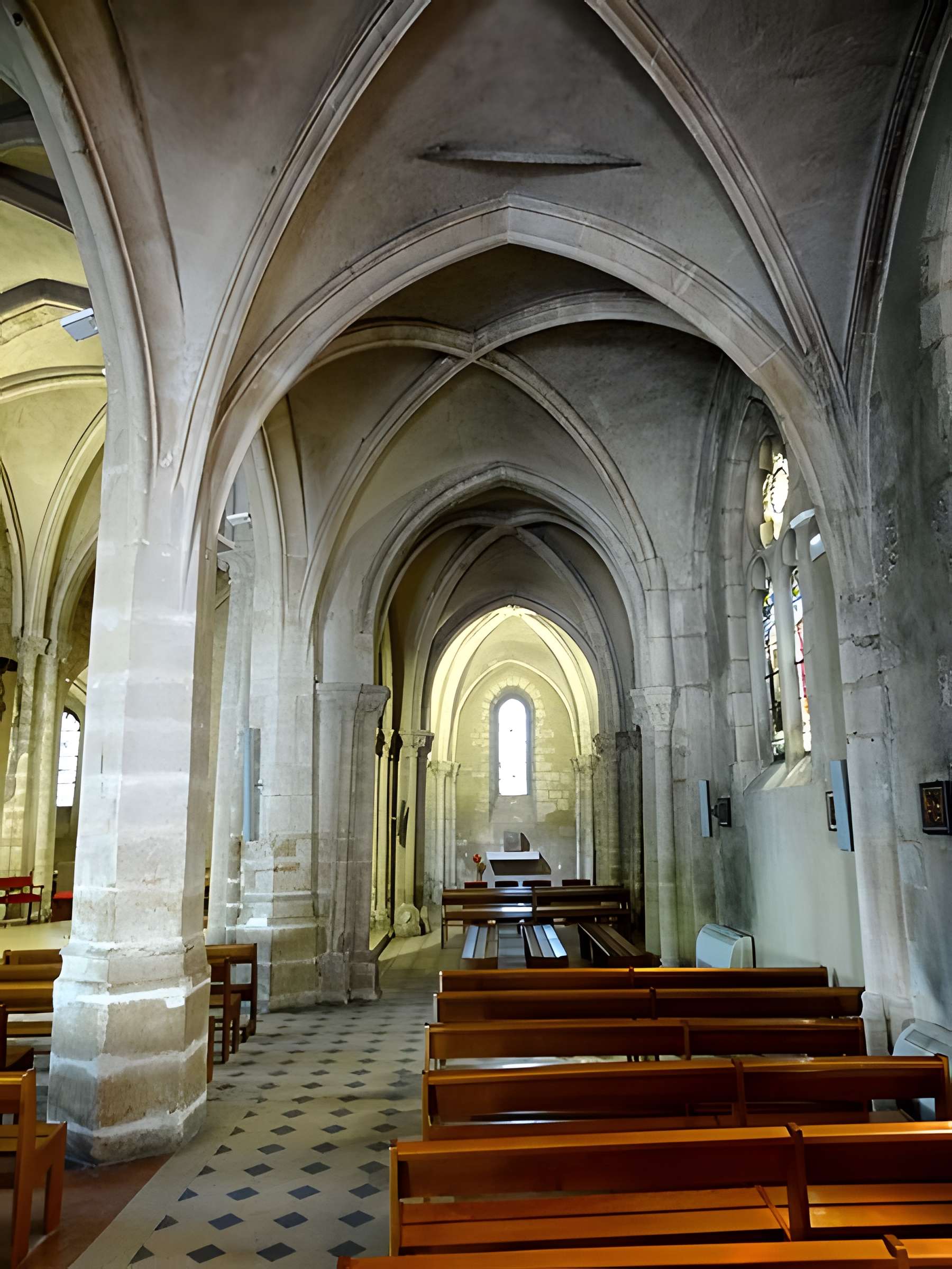 Église Saint-Saturnin d'Antony