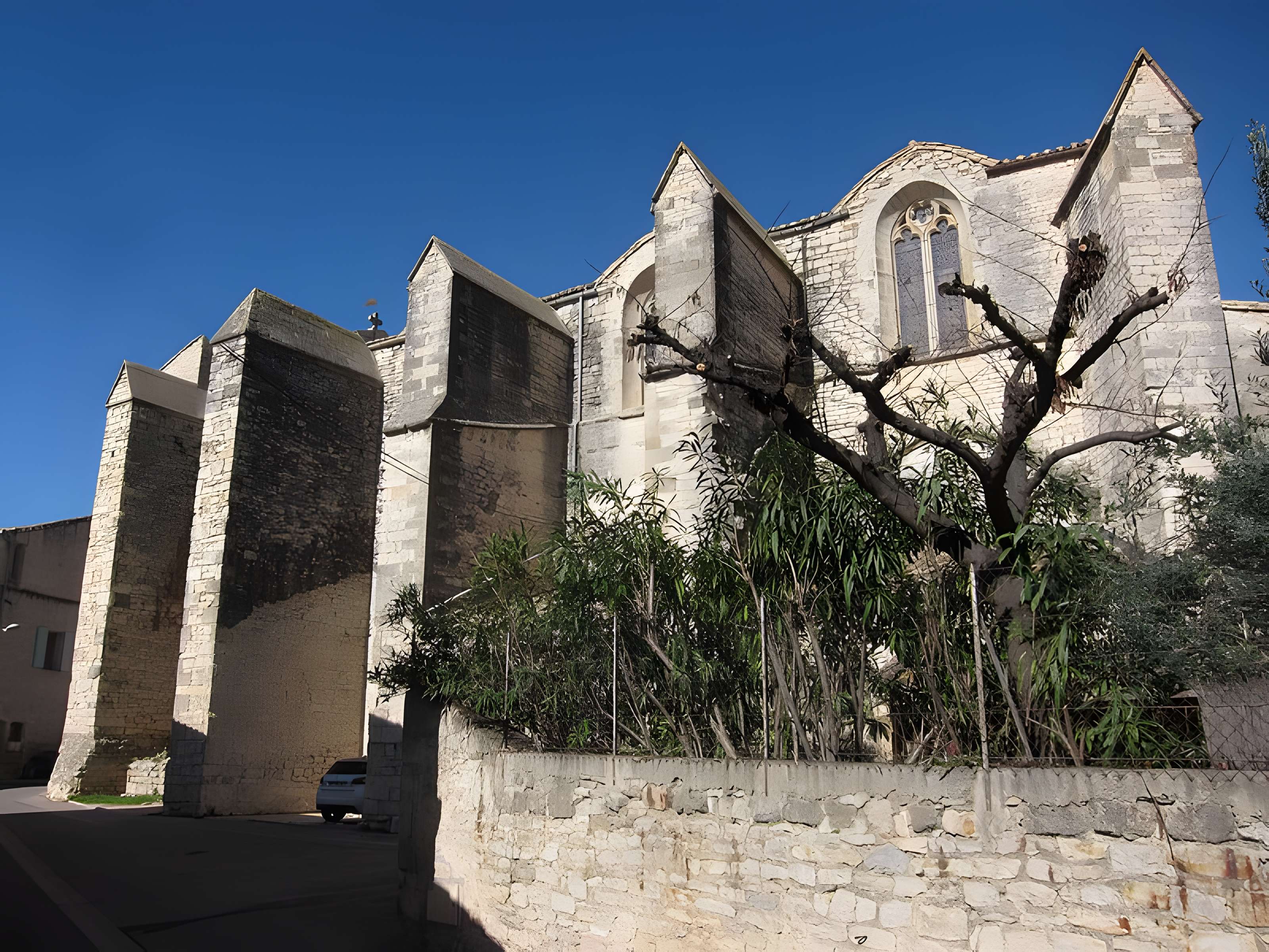 Église Saint-Saturnin de Calvisson