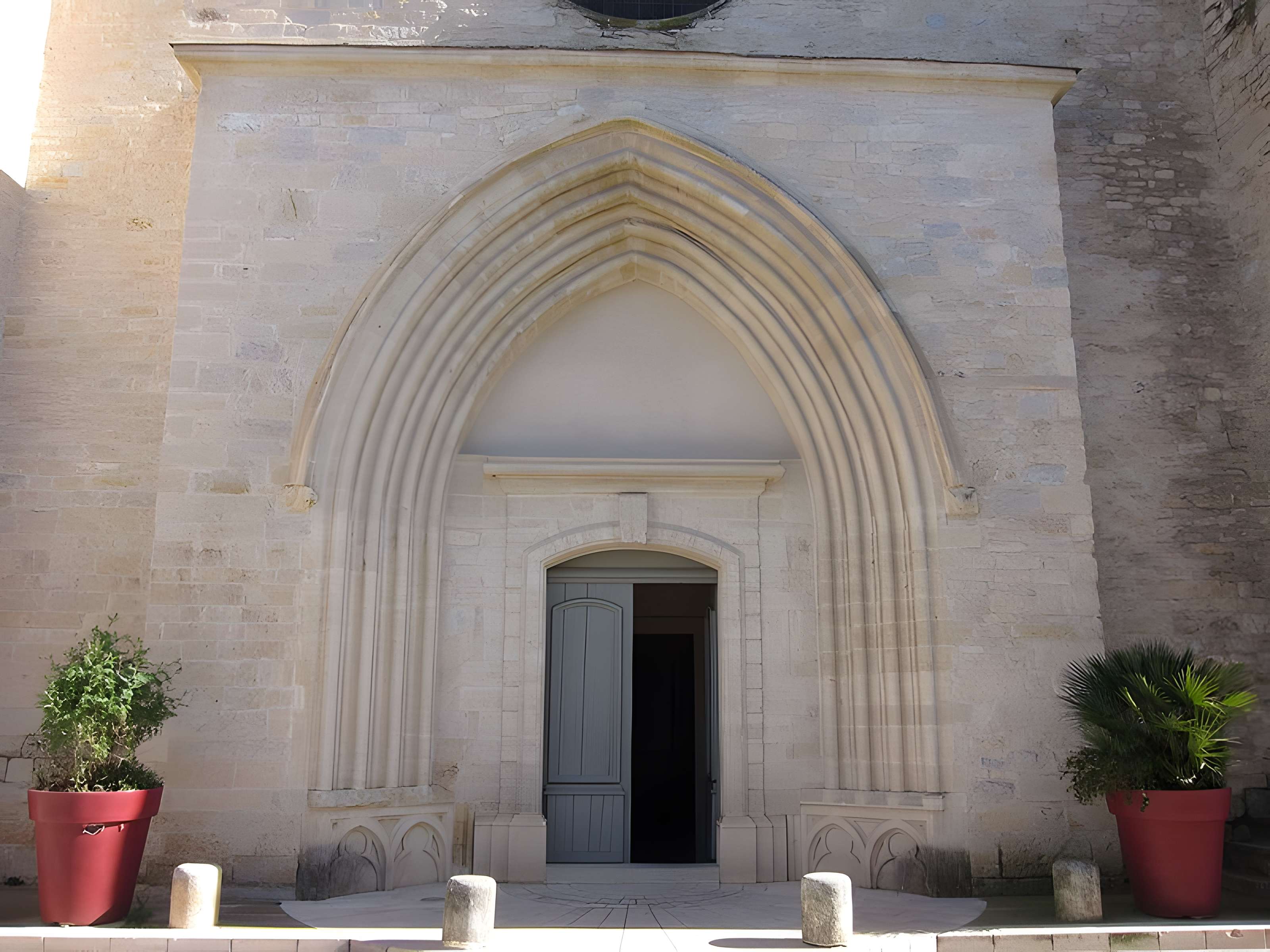Église Saint-Saturnin de Calvisson