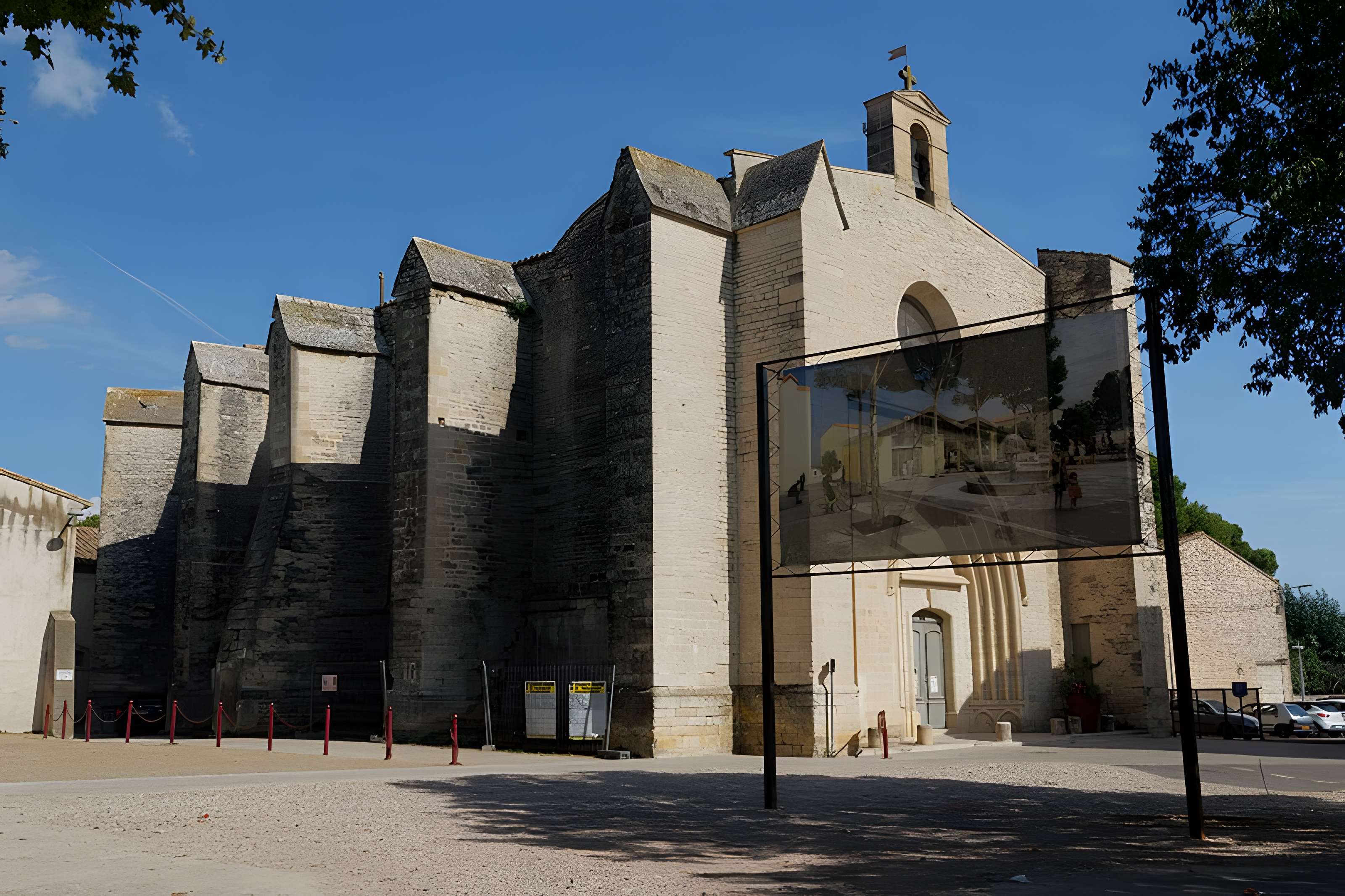 Église Saint-Saturnin de Calvisson