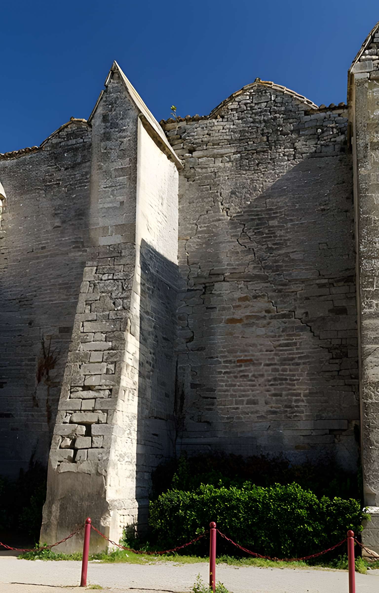 Église Saint-Saturnin de Calvisson