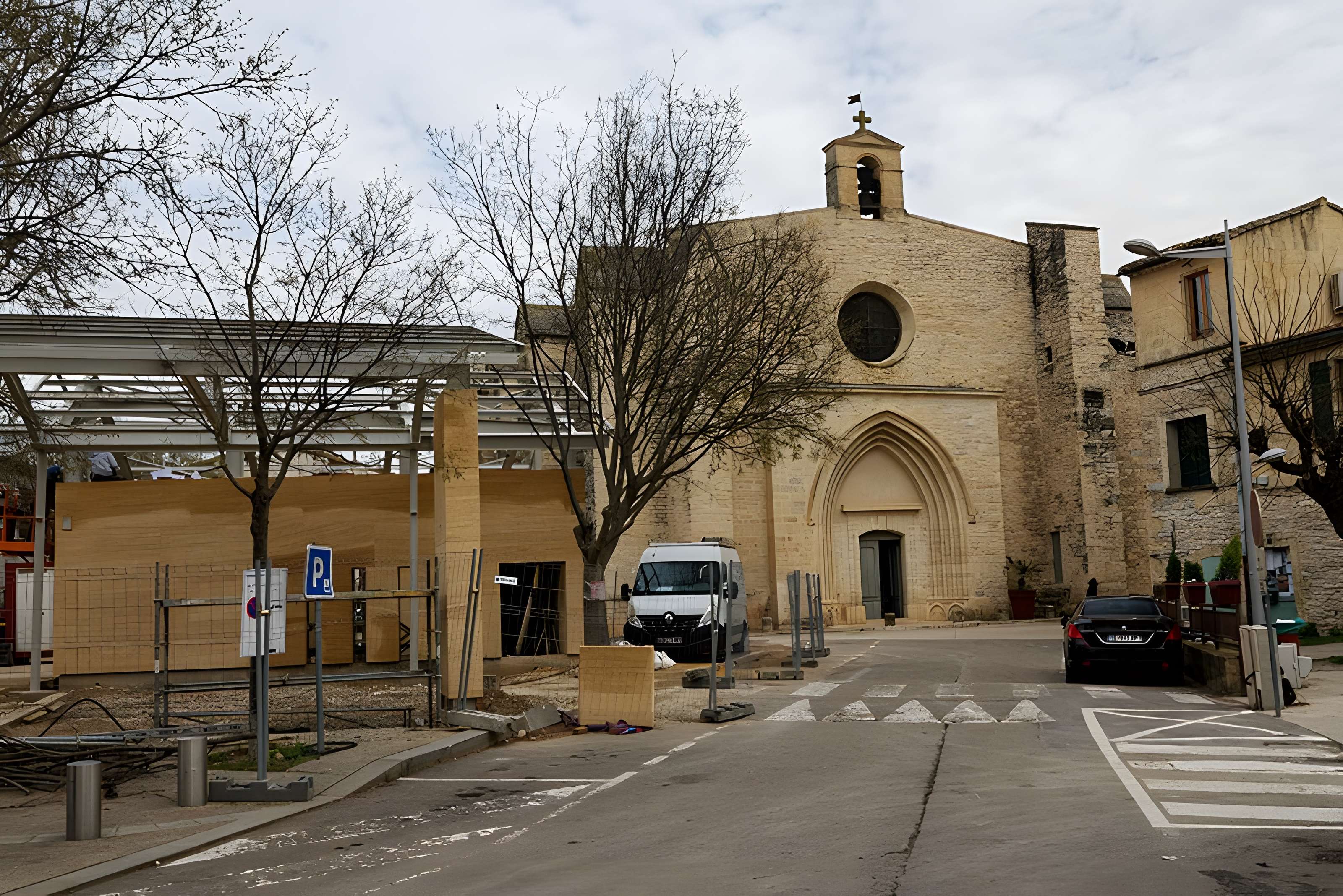 Église Saint-Saturnin de Calvisson