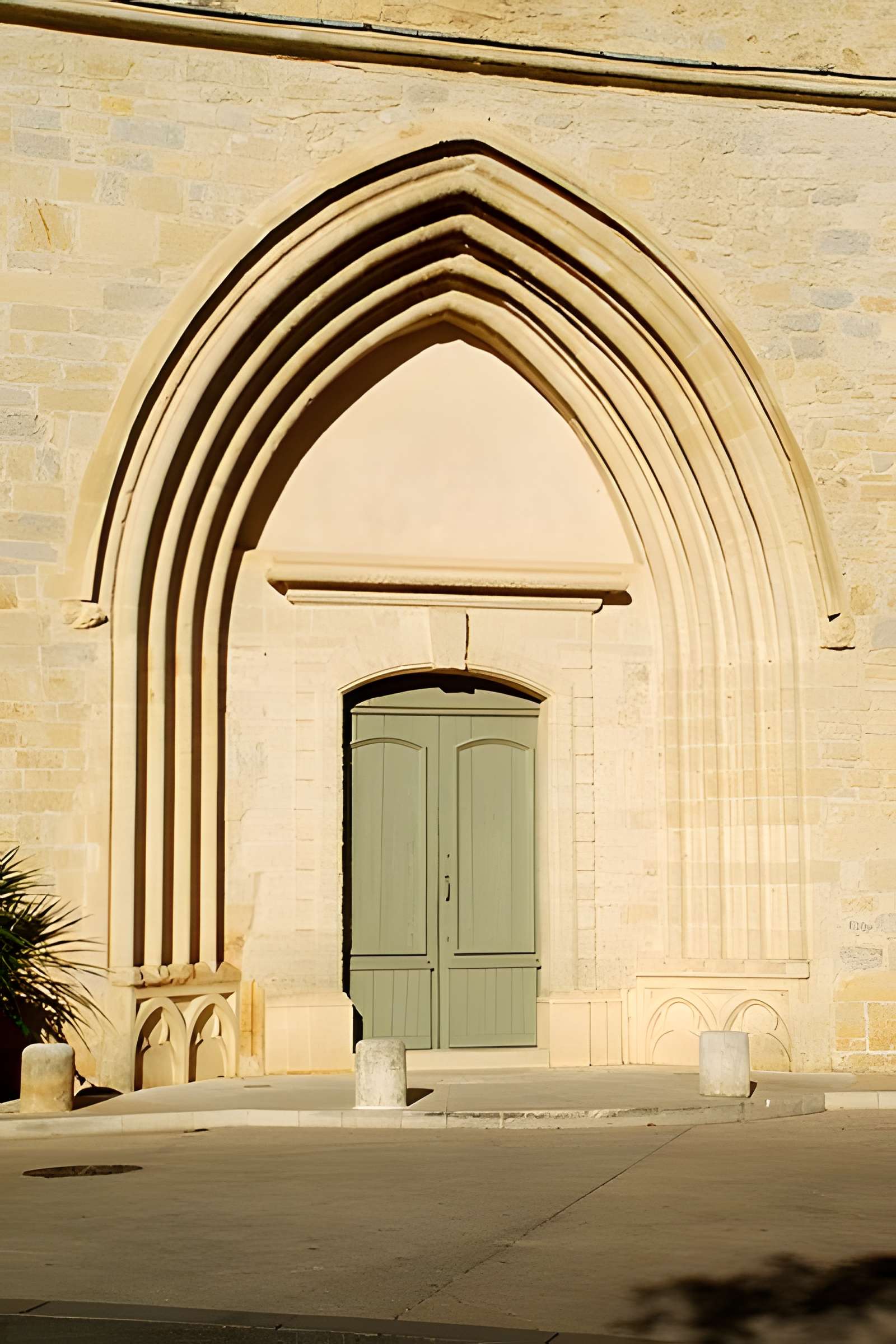Église Saint-Saturnin de Calvisson