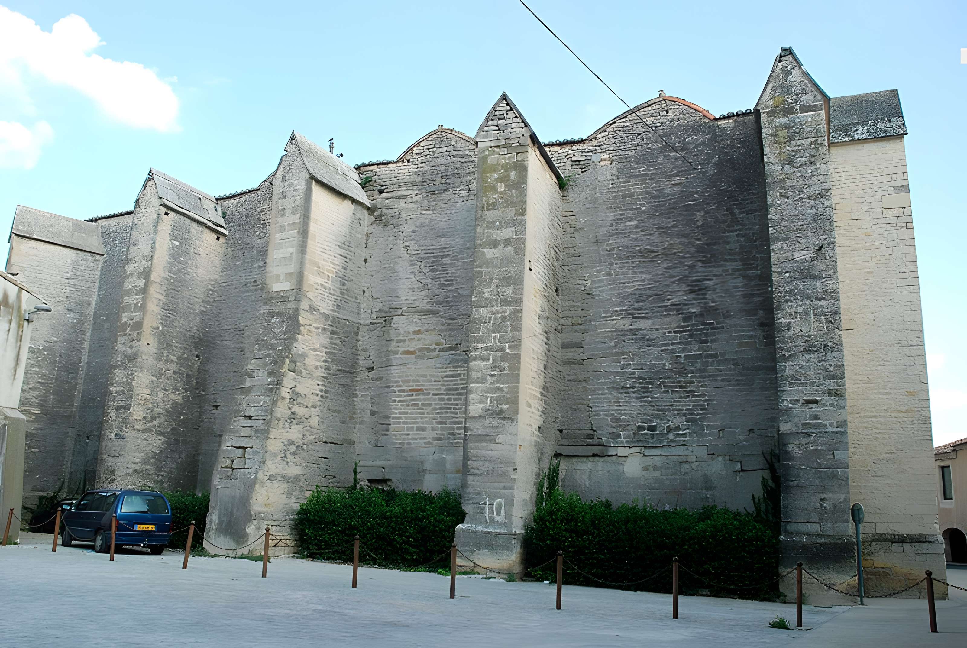 Église Saint-Saturnin de Calvisson