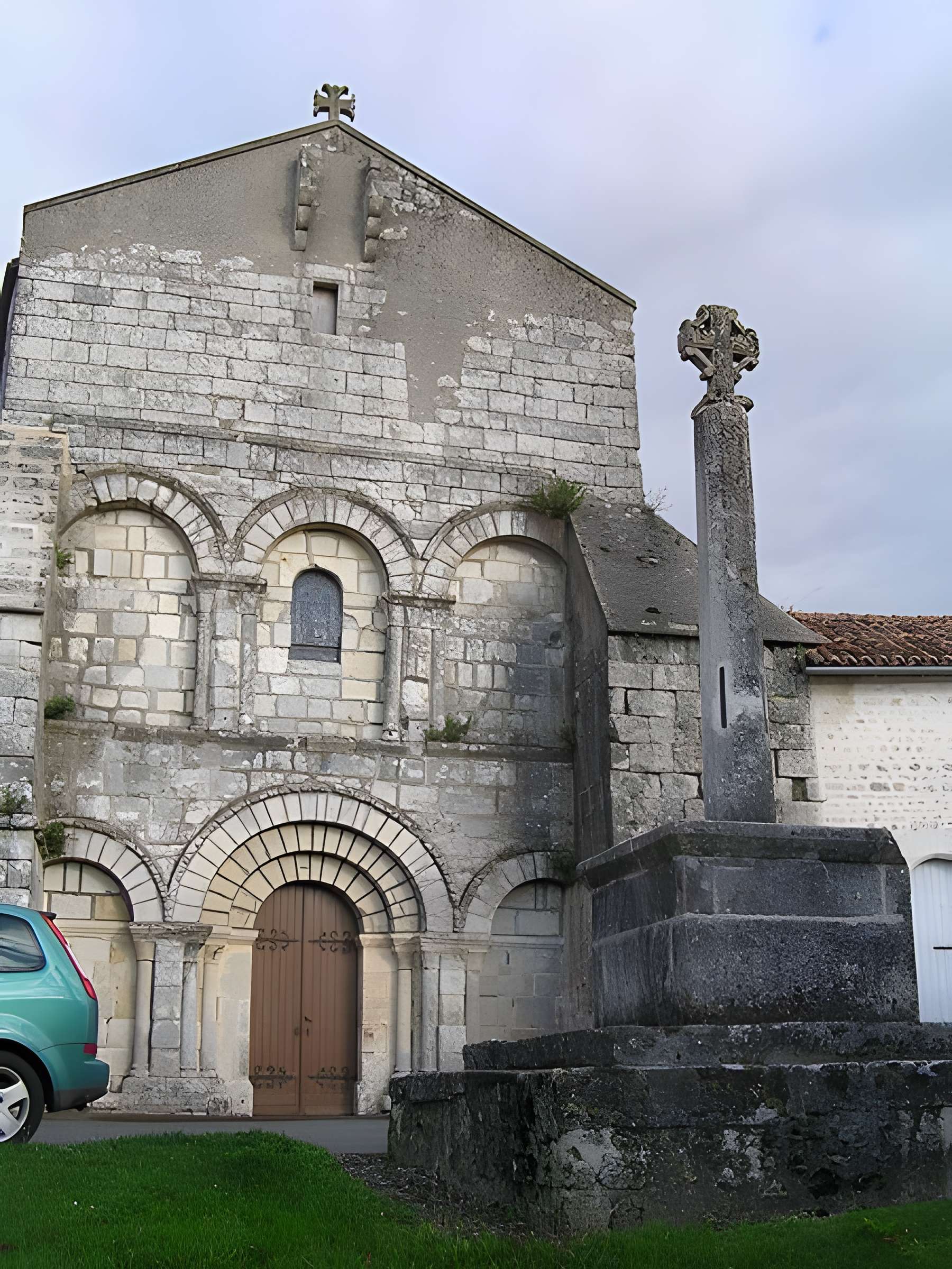 Église Saint-Saturnin de Chadurie 