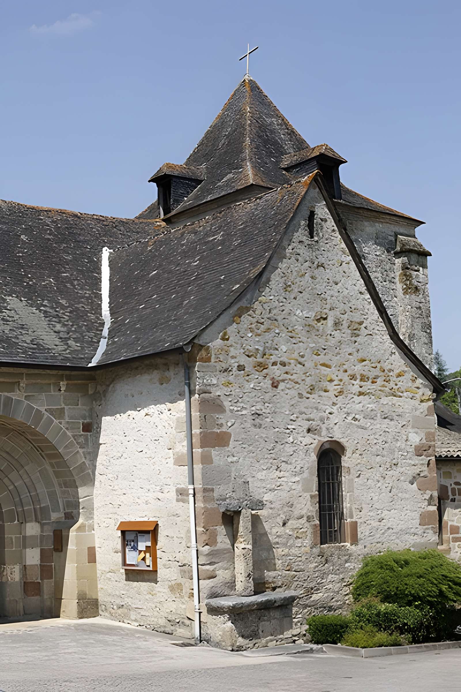 Église Saint-Saturnin de Saint-Cernin-de-Larche