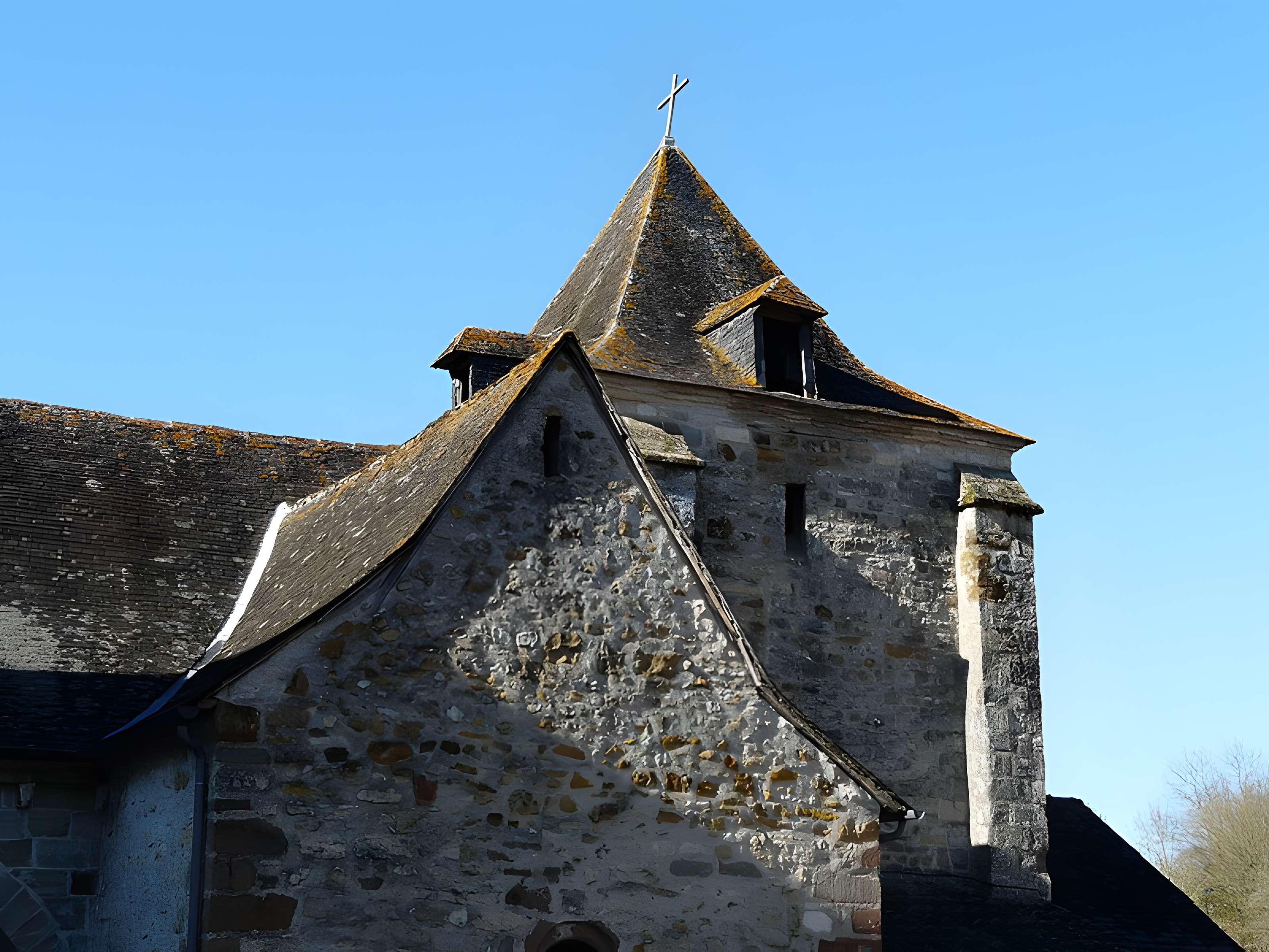 Église Saint-Saturnin de Saint-Cernin-de-Larche