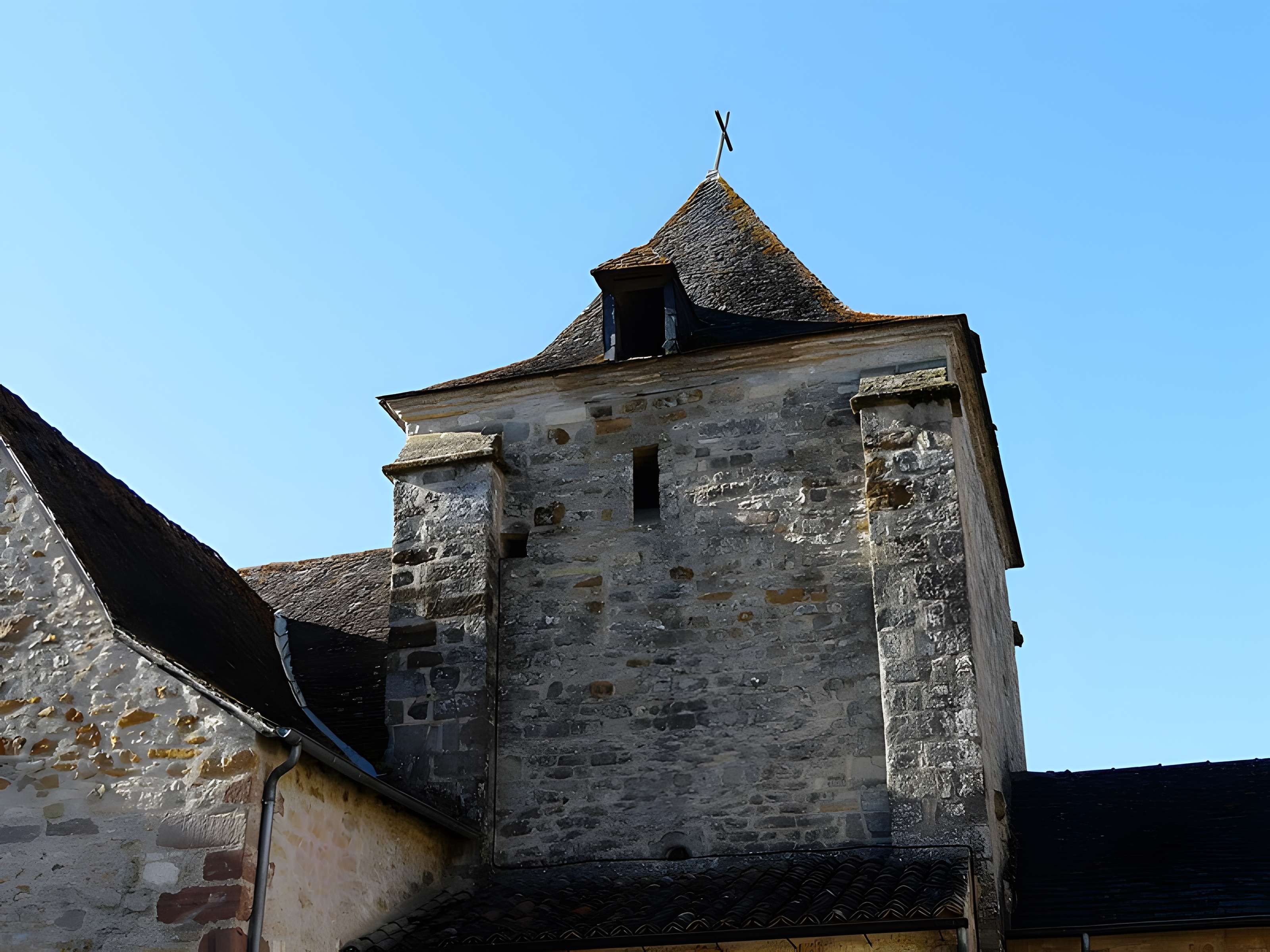 Église Saint-Saturnin de Saint-Cernin-de-Larche