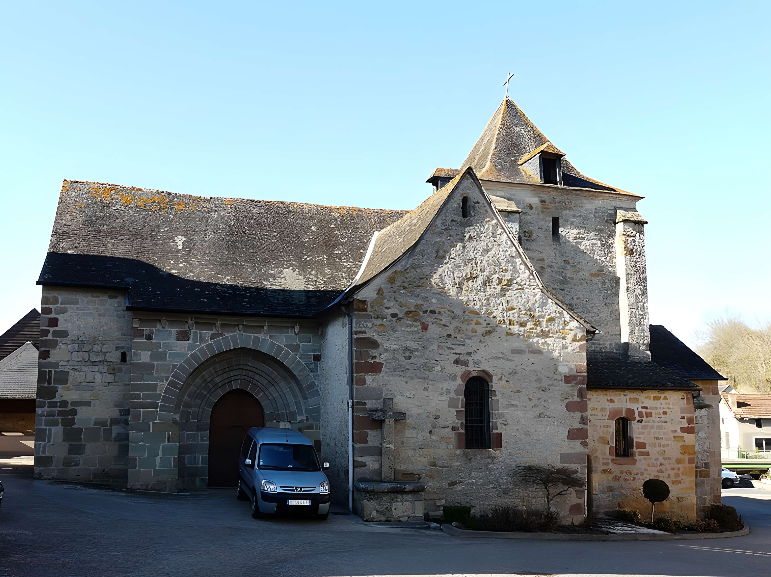 Église Saint-Saturnin de Saint-Cernin-de-Larche