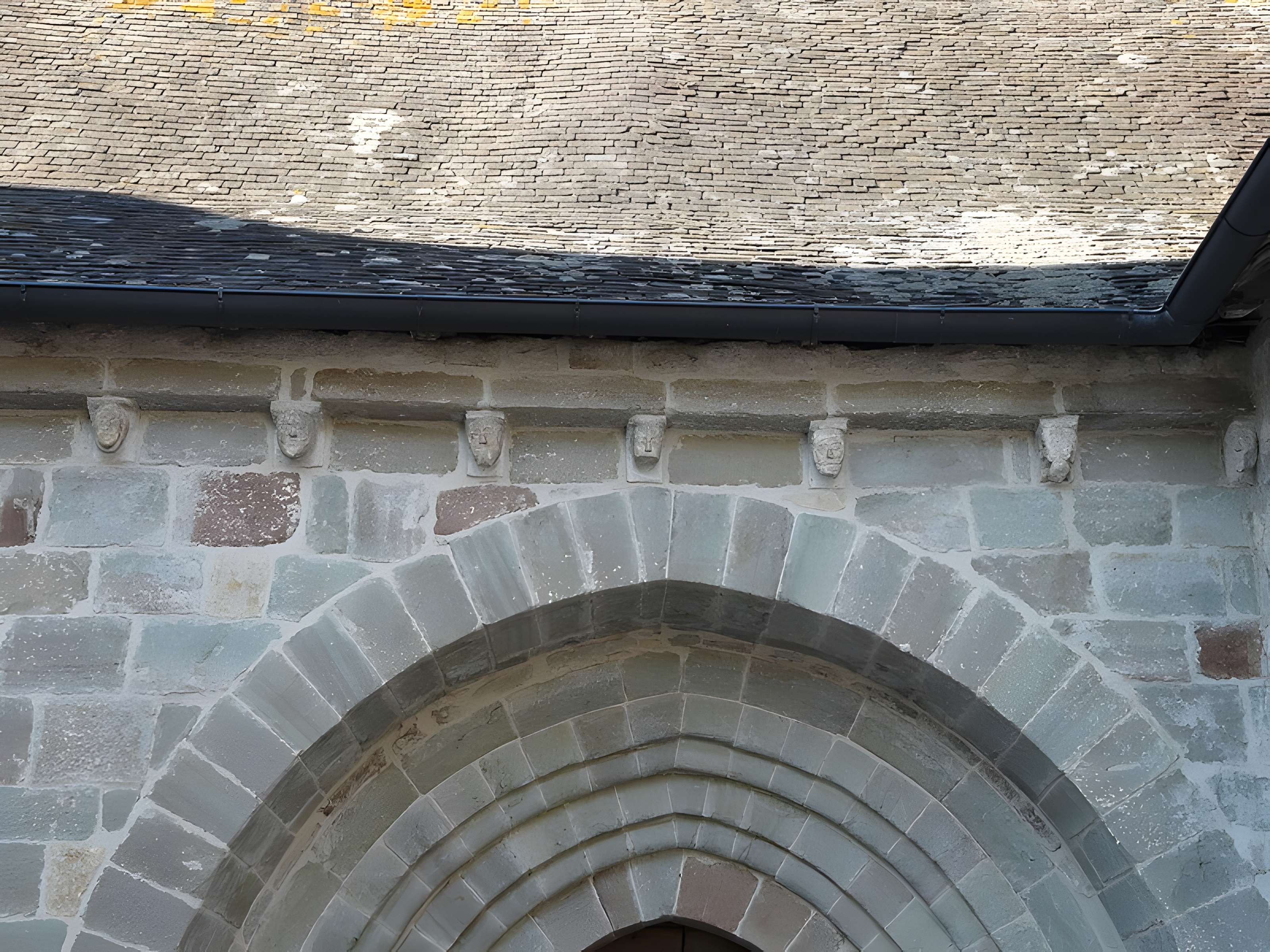 Église Saint-Saturnin de Saint-Cernin-de-Larche