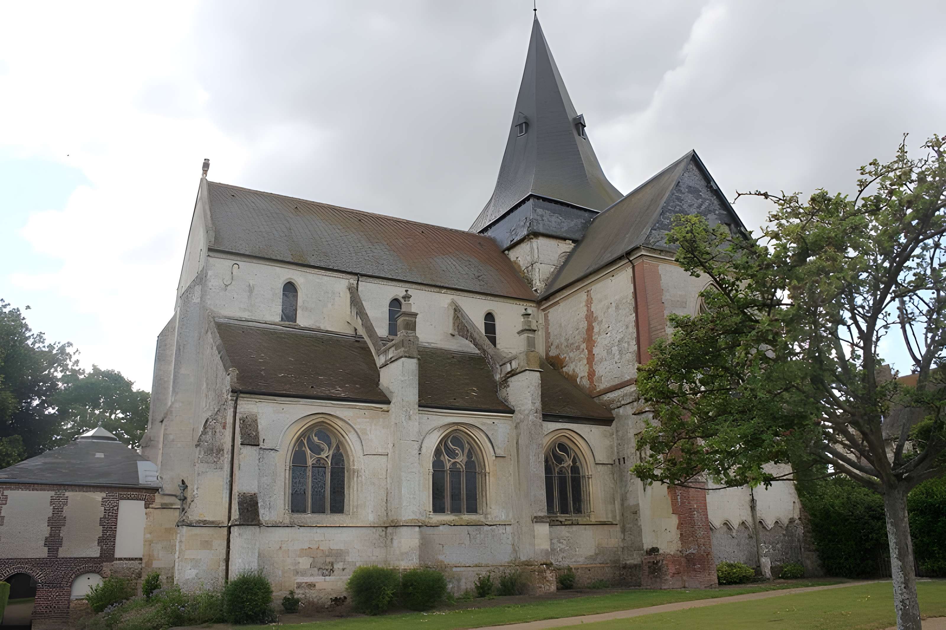 Église Saint-Sauveur de Beaumont-en-Auge 