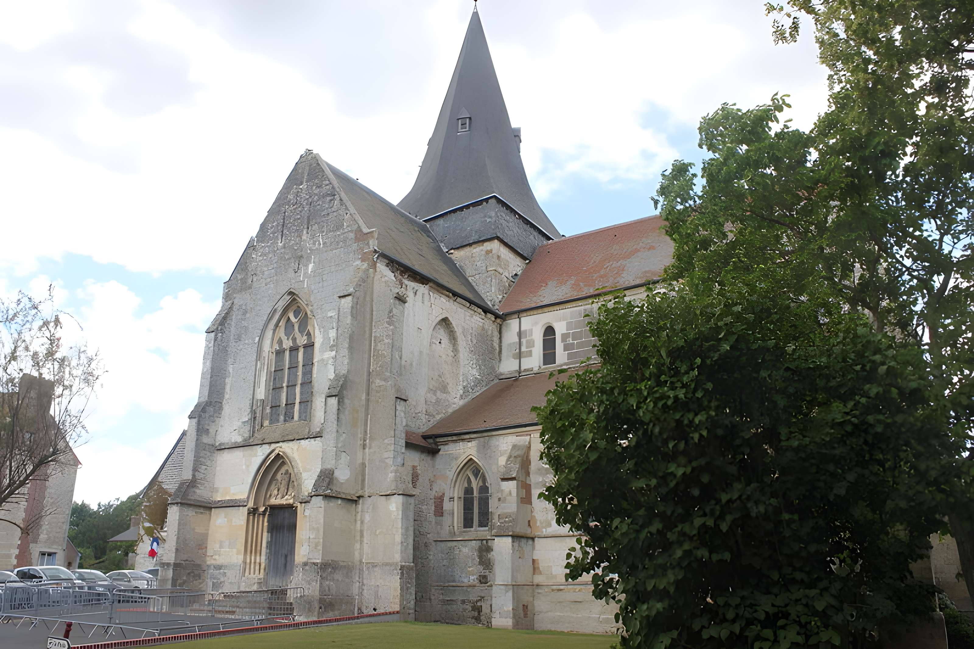 Église Saint-Sauveur de Beaumont-en-Auge
