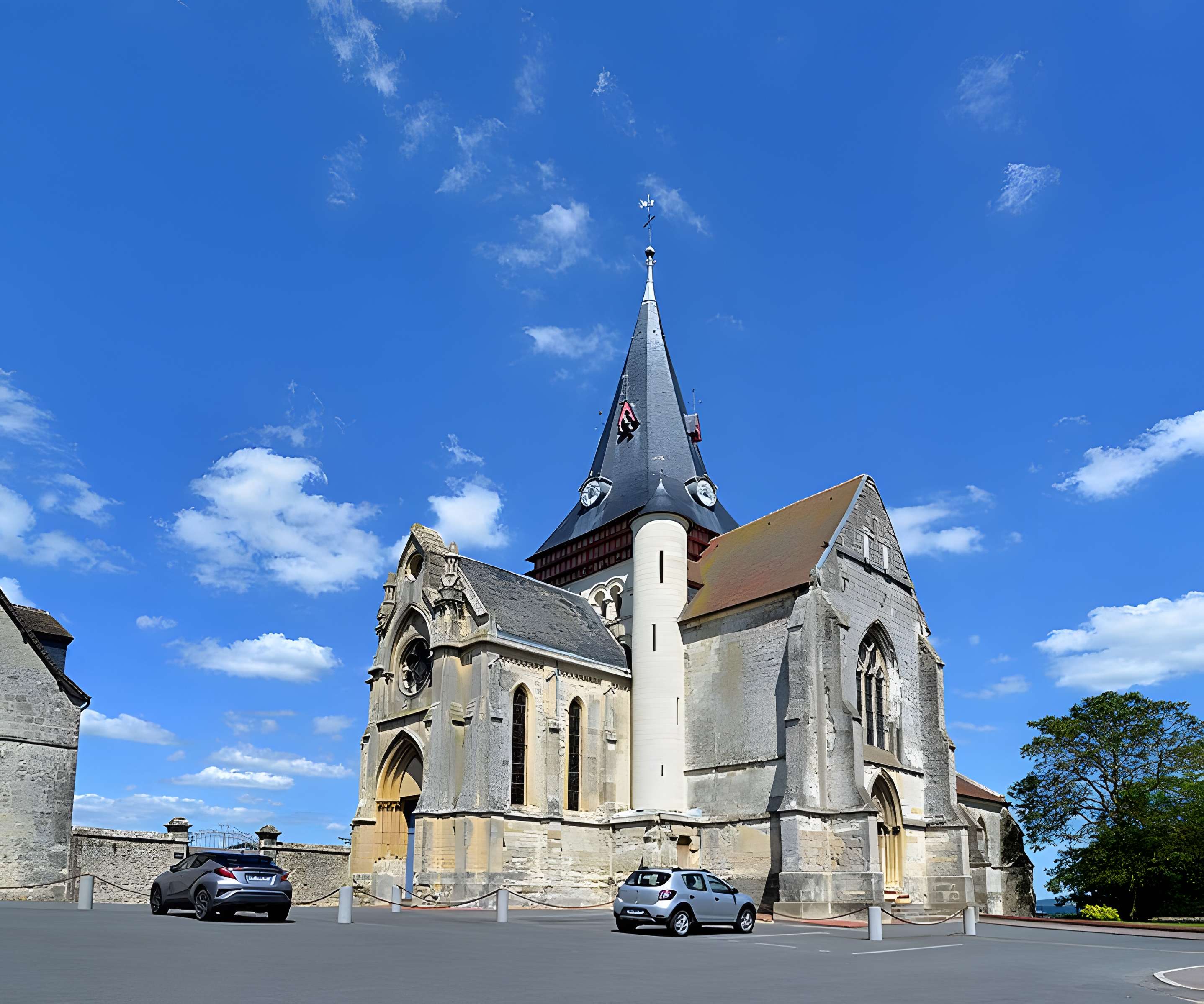 Église Saint-Sauveur de Beaumont-en-Auge