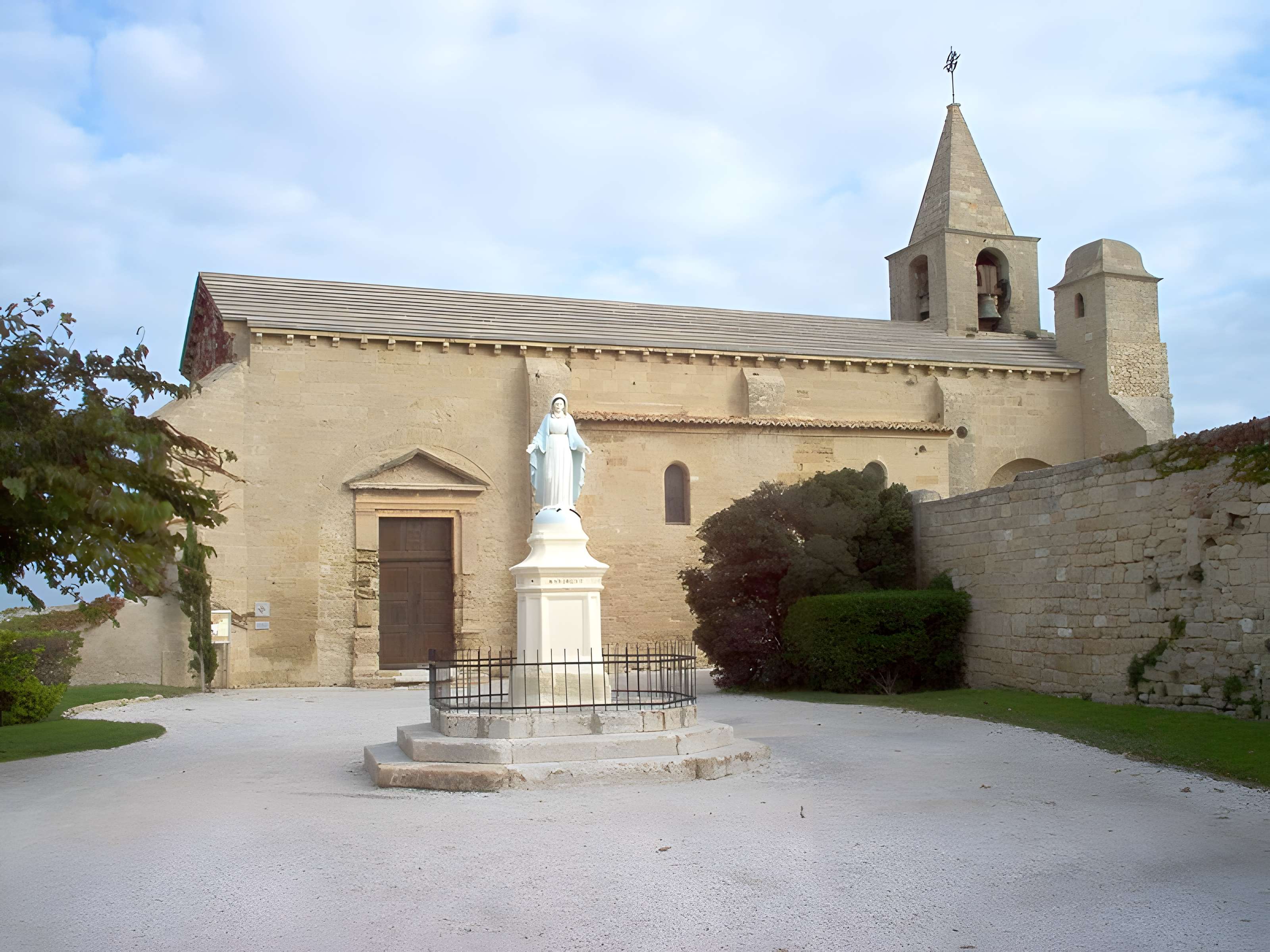 Église Saint-Sauveur de Fos-sur-Mer 
