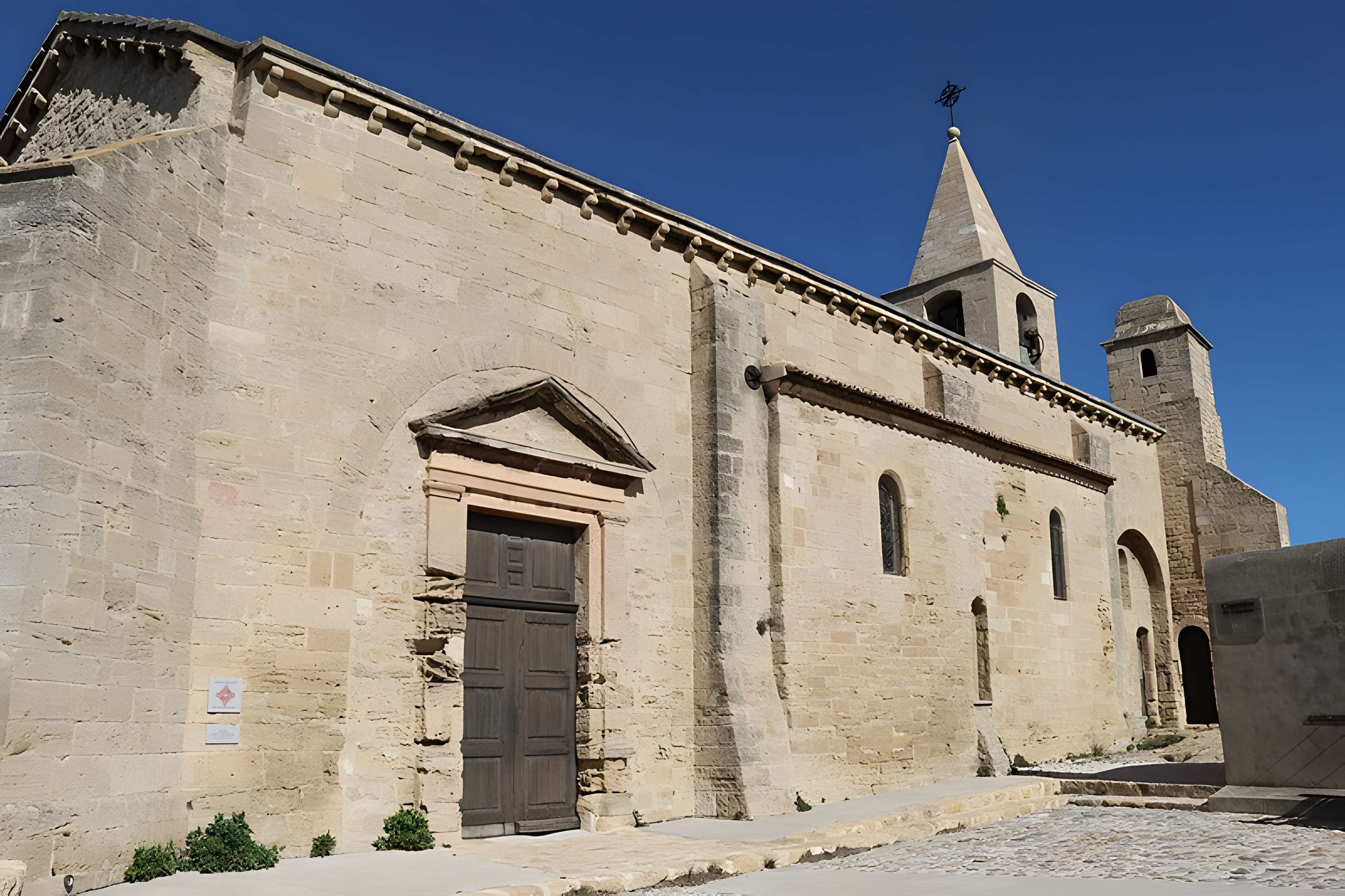 Église Saint-Sauveur de Fos-sur-Mer