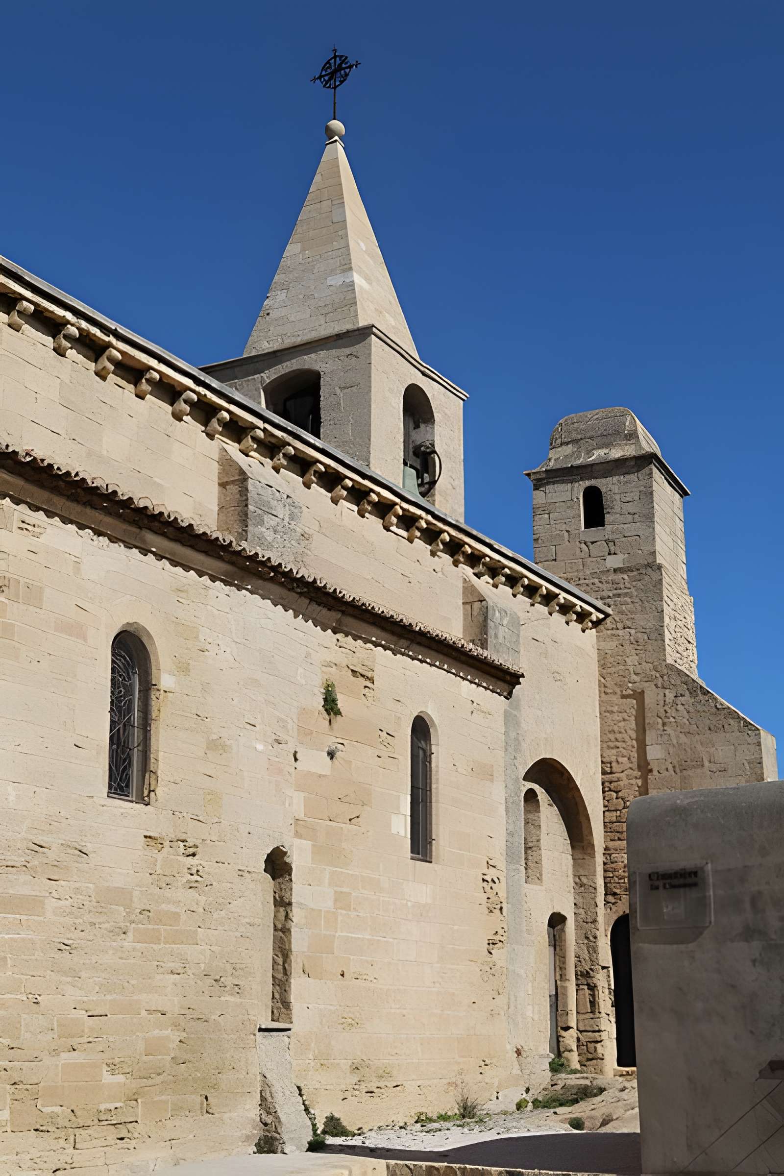 Église Saint-Sauveur de Fos-sur-Mer