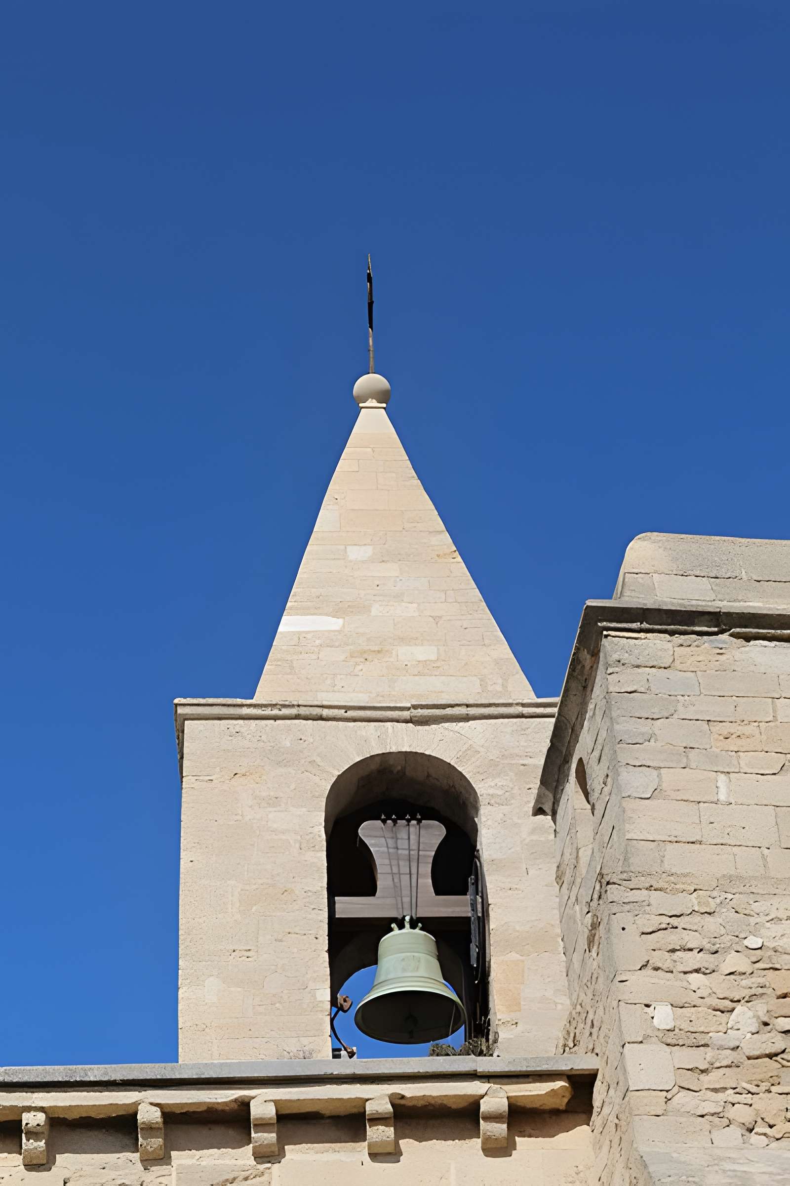 Église Saint-Sauveur de Fos-sur-Mer