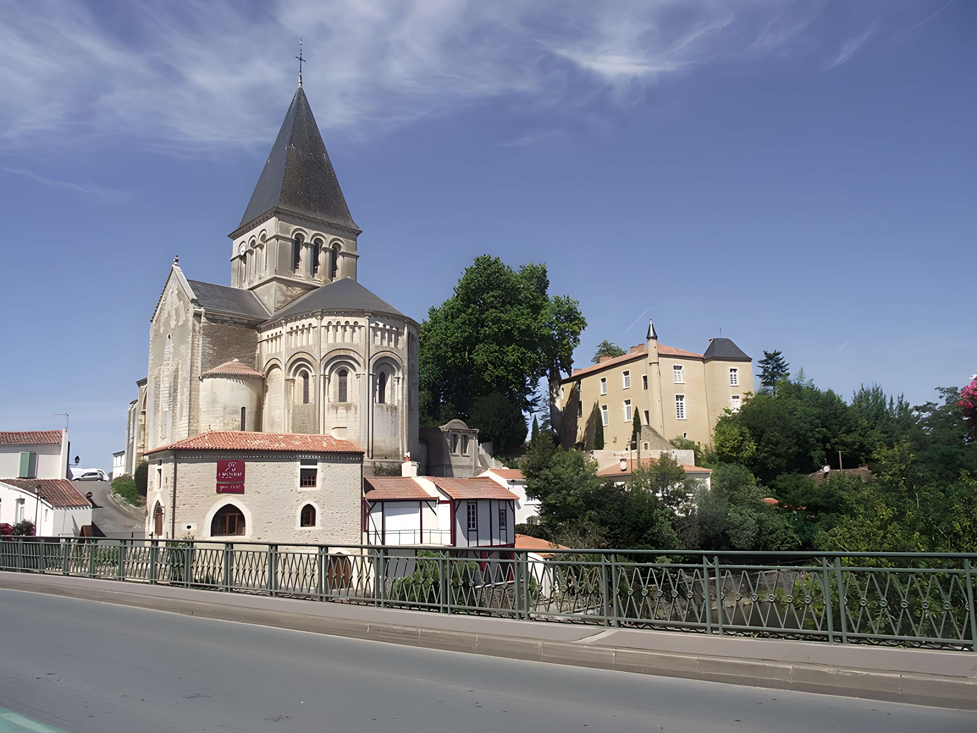 Église Saint-Sauveur de Mareuil-sur-Lay-Dissais