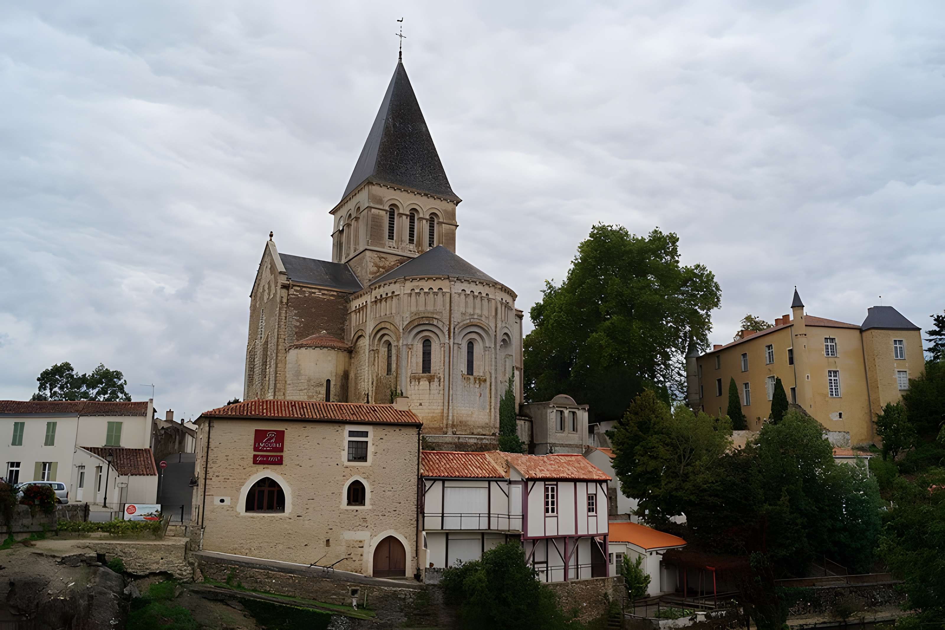 Église Saint-Sauveur de Mareuil-sur-Lay-Dissais