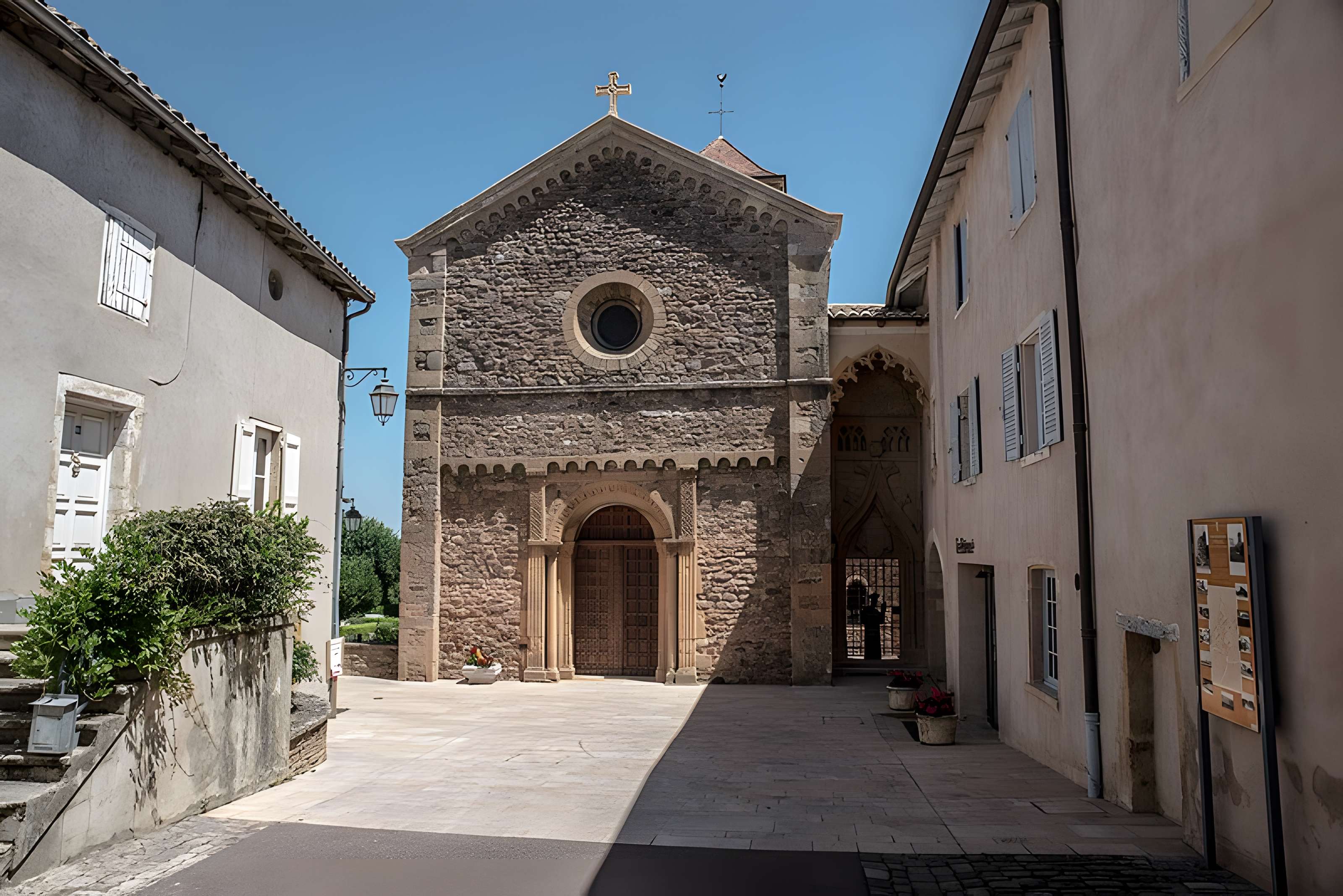 Église Saints-Martin-et-Laurent de Salles-Arbuissonnas-en-Beaujolais