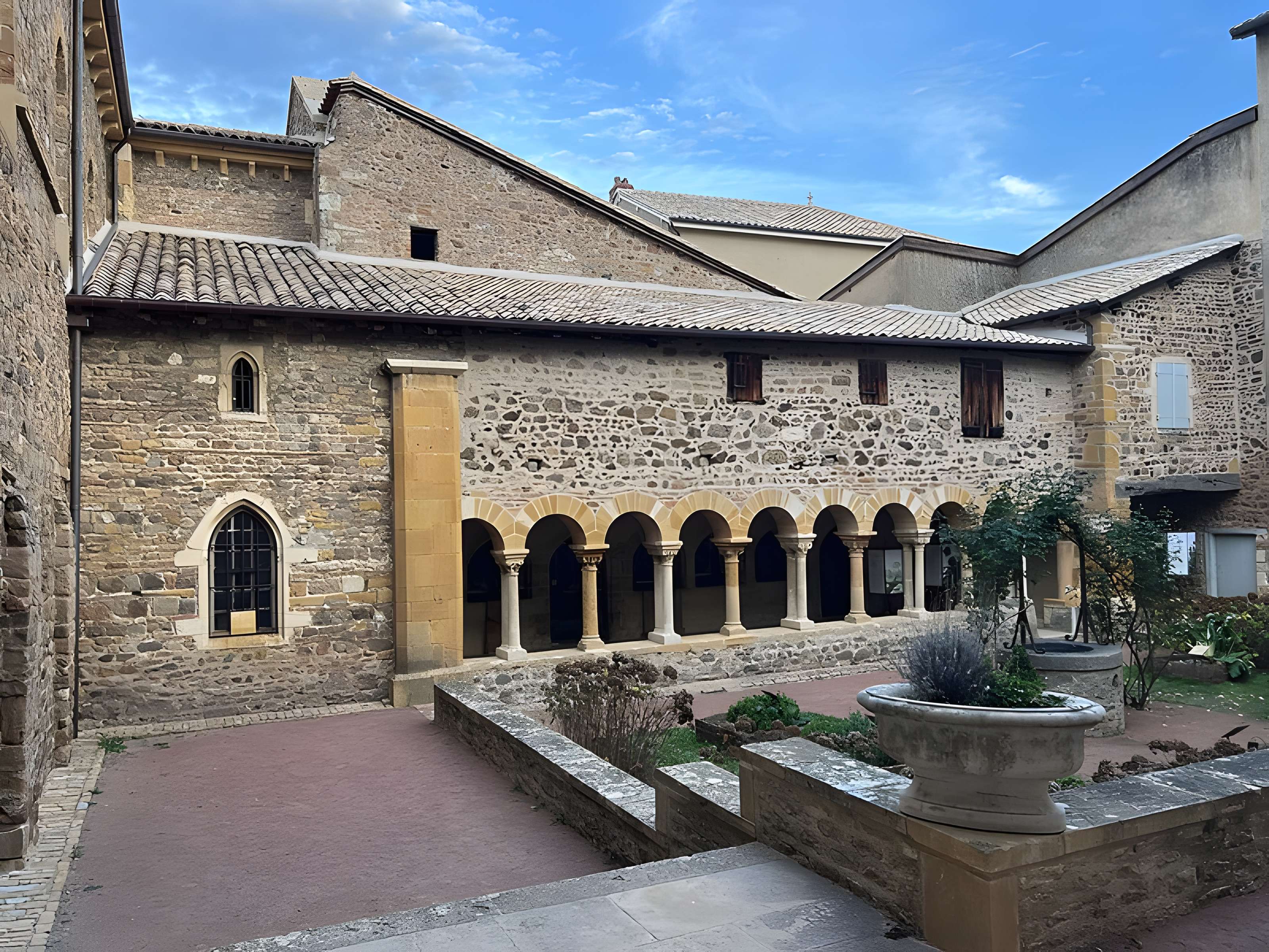 Église Saints-Martin-et-Laurent de Salles-Arbuissonnas-en-Beaujolais