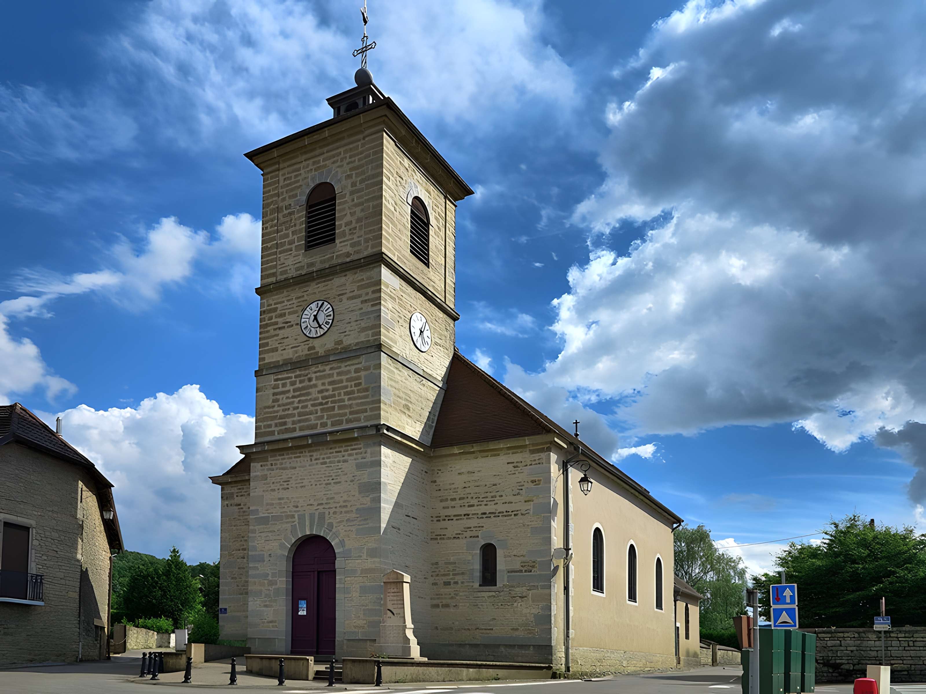 Église Saints-Pierre-et-Paul de Vorges-les-Pins
