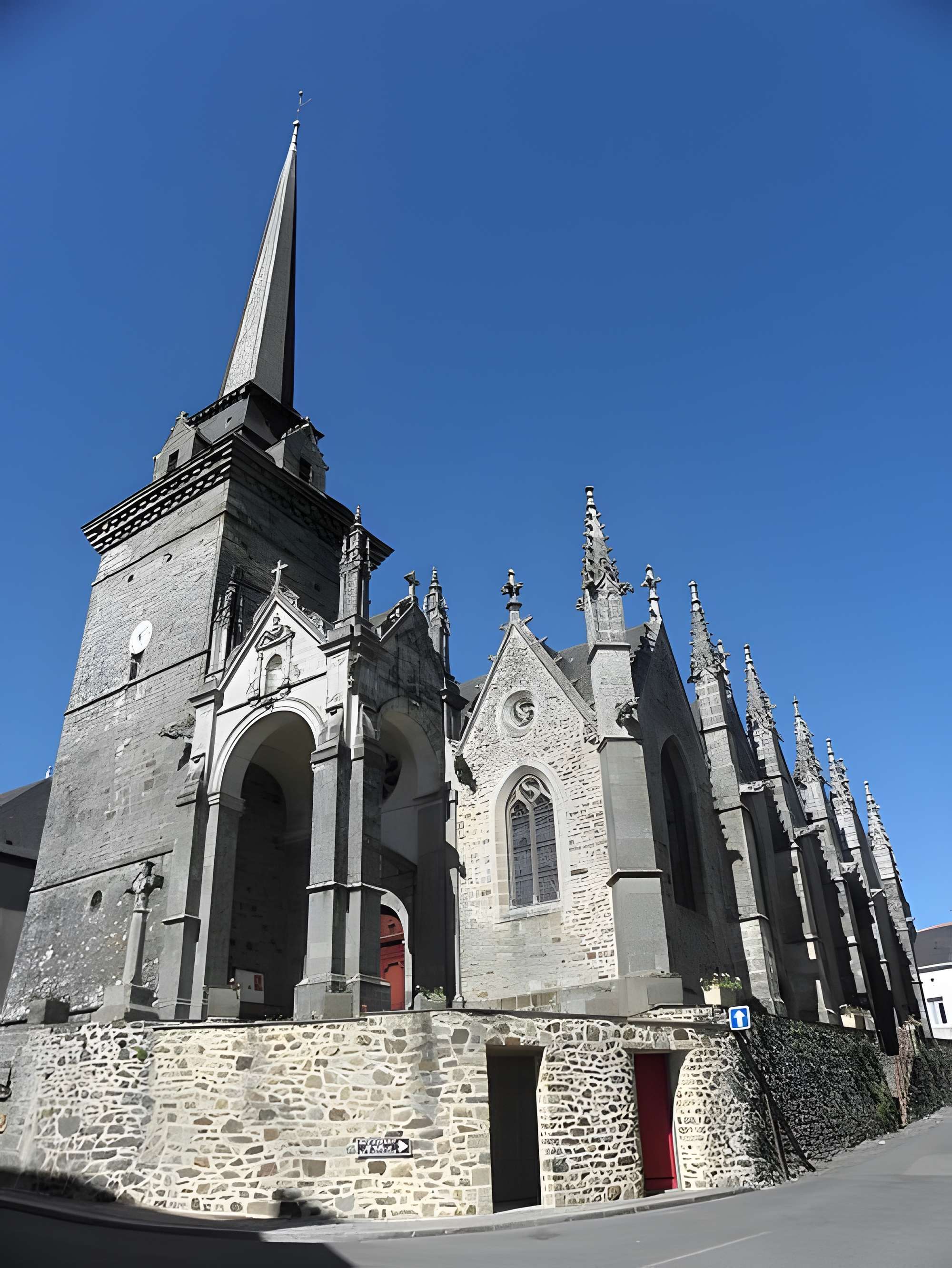 Église Saint-Sulpice de Gennes-sur-Seiche