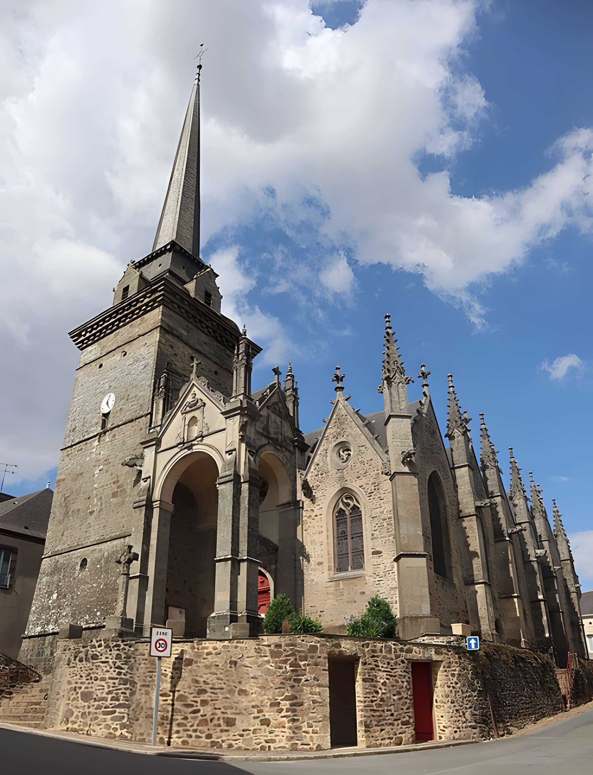 Église Saint-Sulpice de Gennes-sur-Seiche