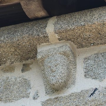 Église Saint-Sulpice de Ladapeyre et croix