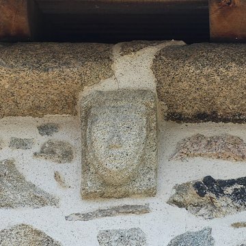 Église Saint-Sulpice de Ladapeyre et croix