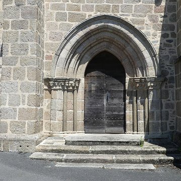 Église Saint-Sulpice de Ladapeyre et croix